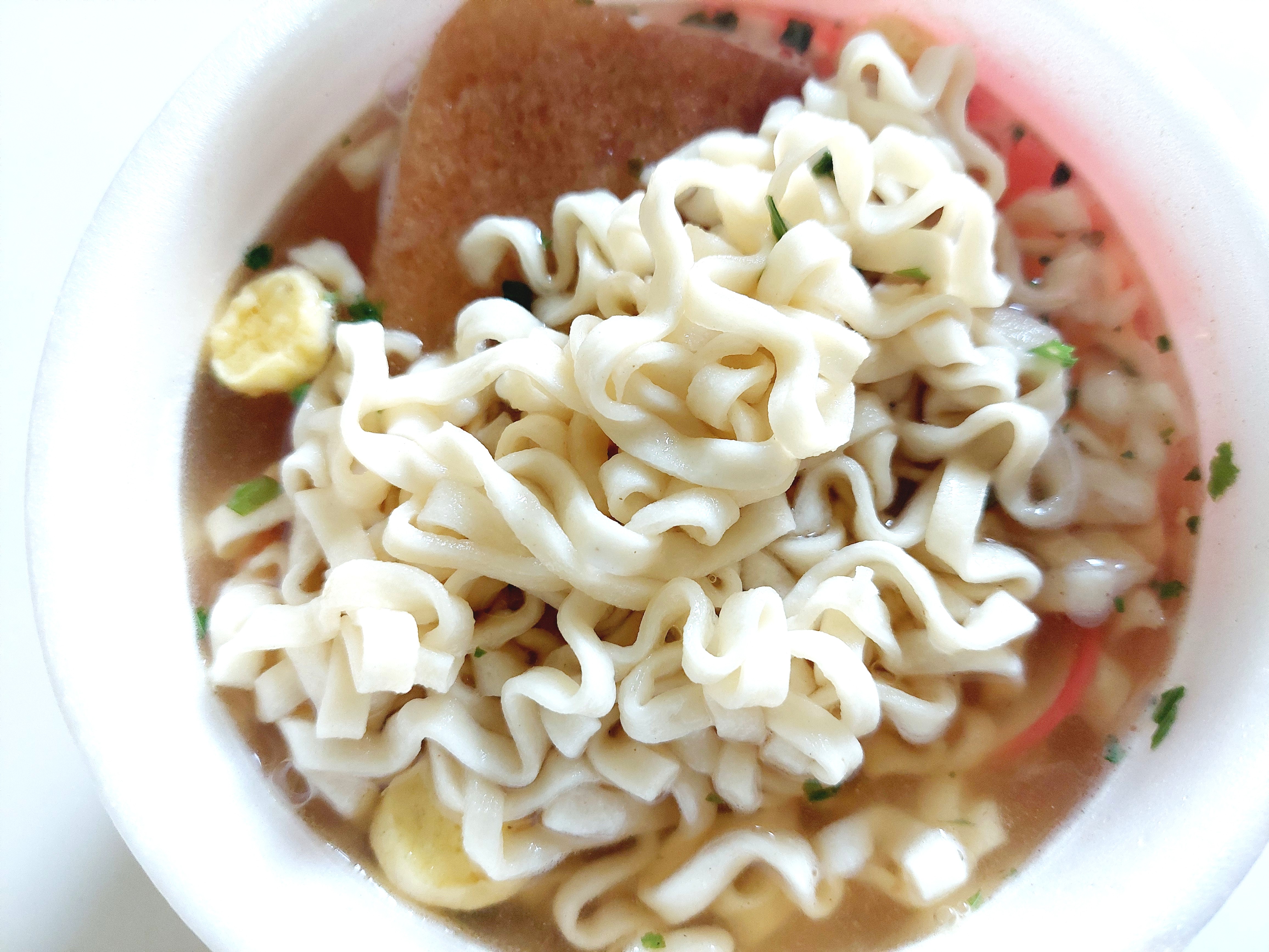 コープ「マルちゃんきつねうどん（関西風）」麺