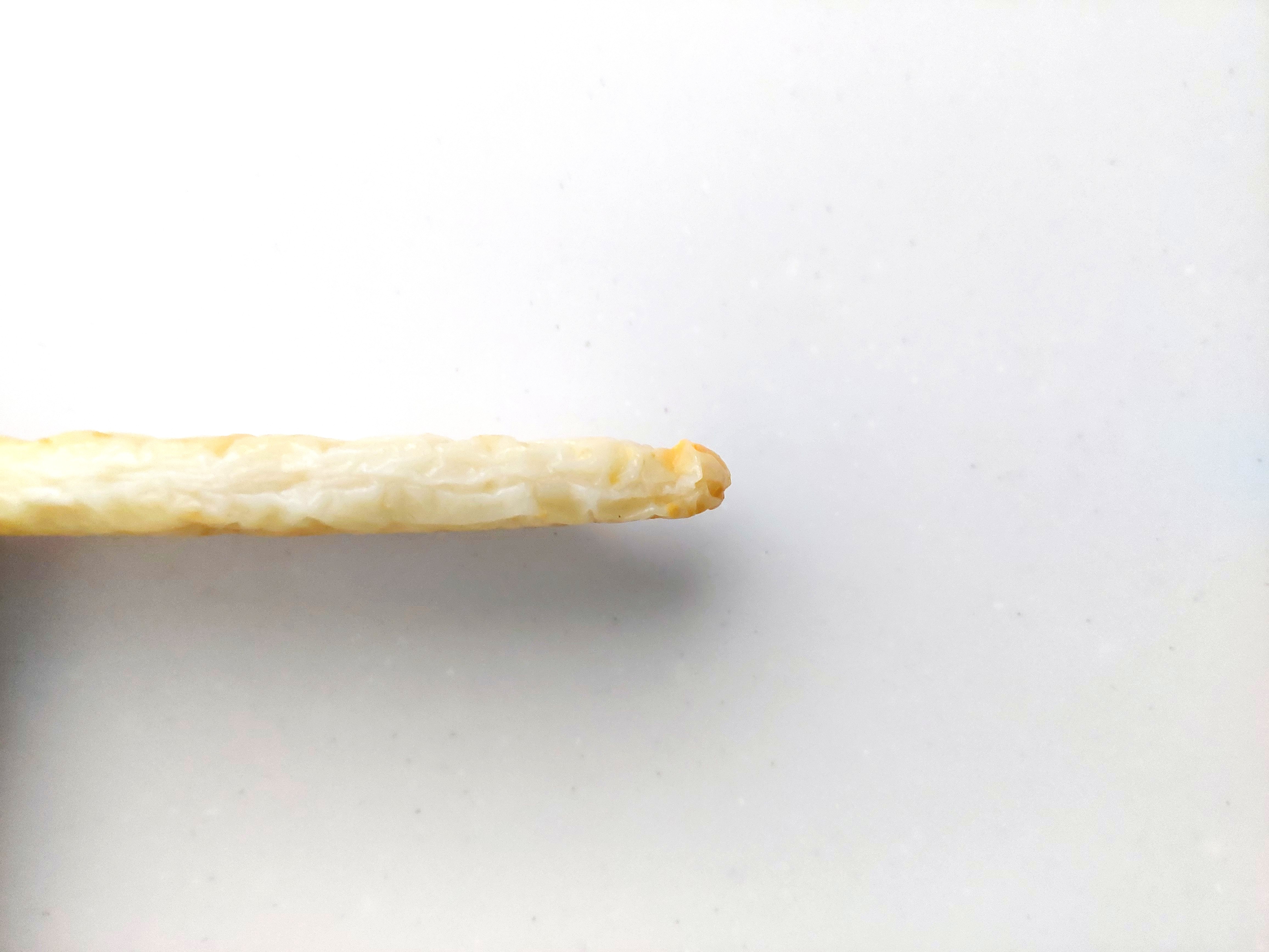コープ「チーズ入り笹かま」薄さ