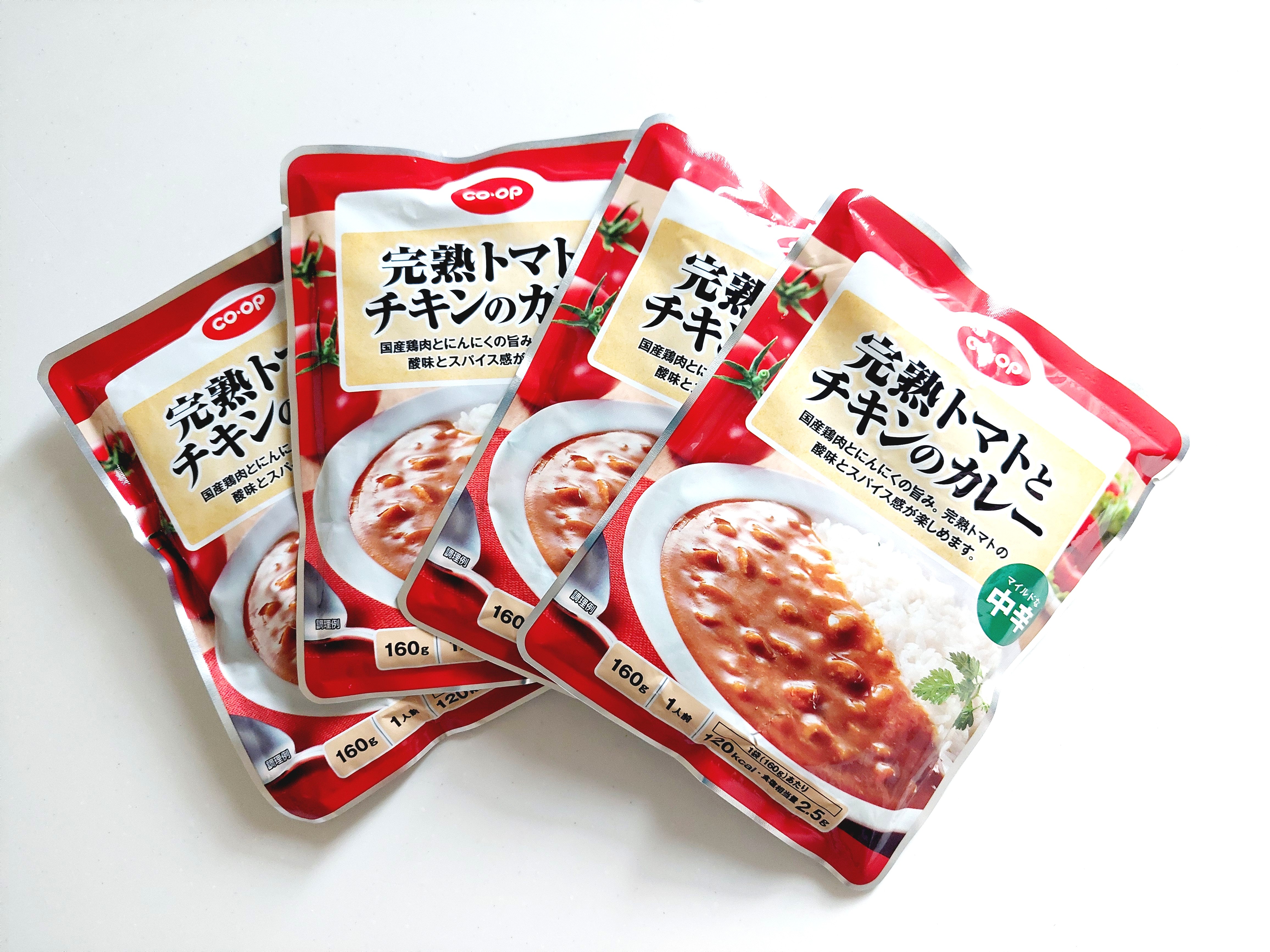 コープ「完熟トマトとチキンのカレー　中辛」4食入り