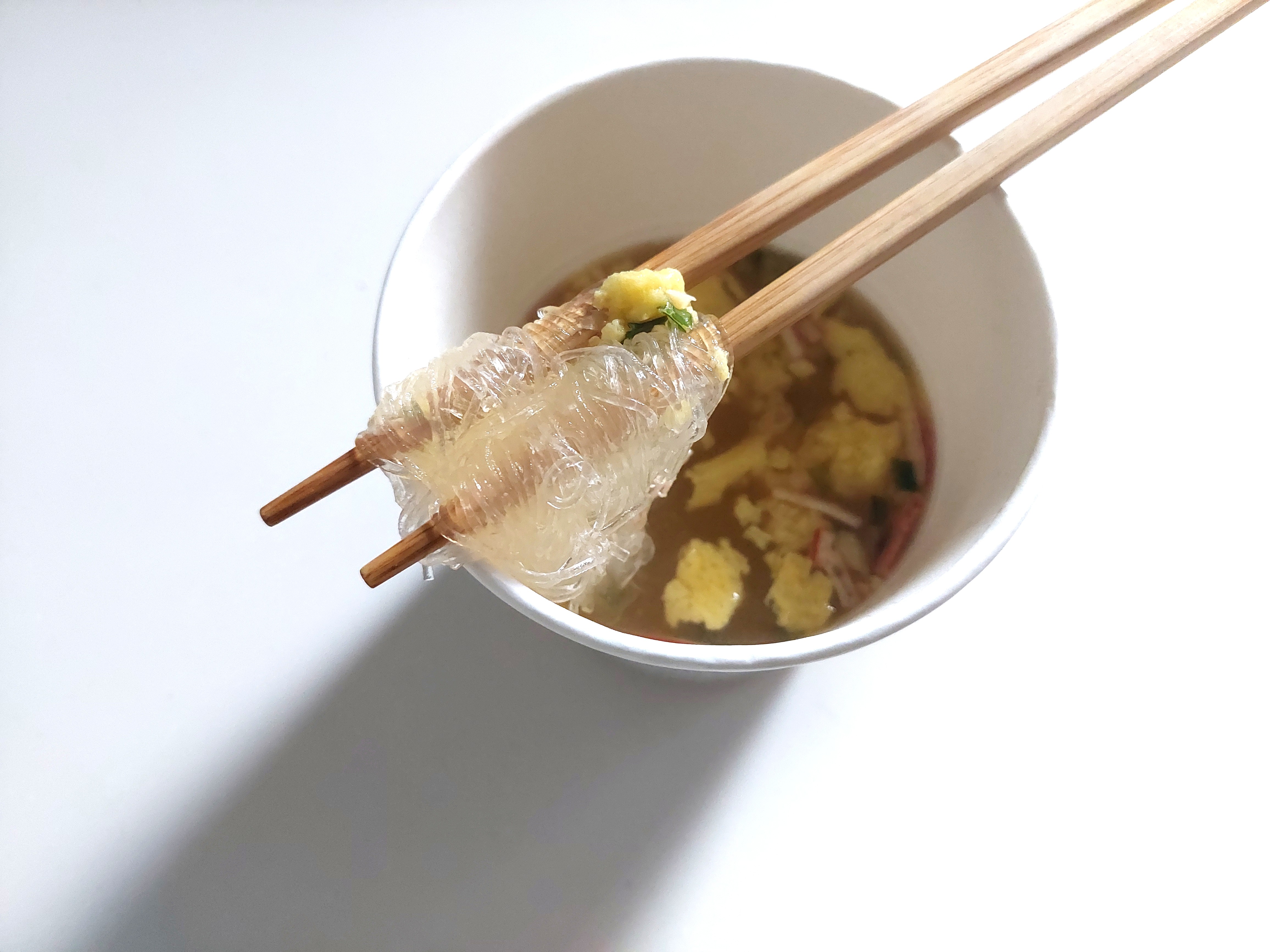 コープ「かきたまスープ春雨」麺アップ