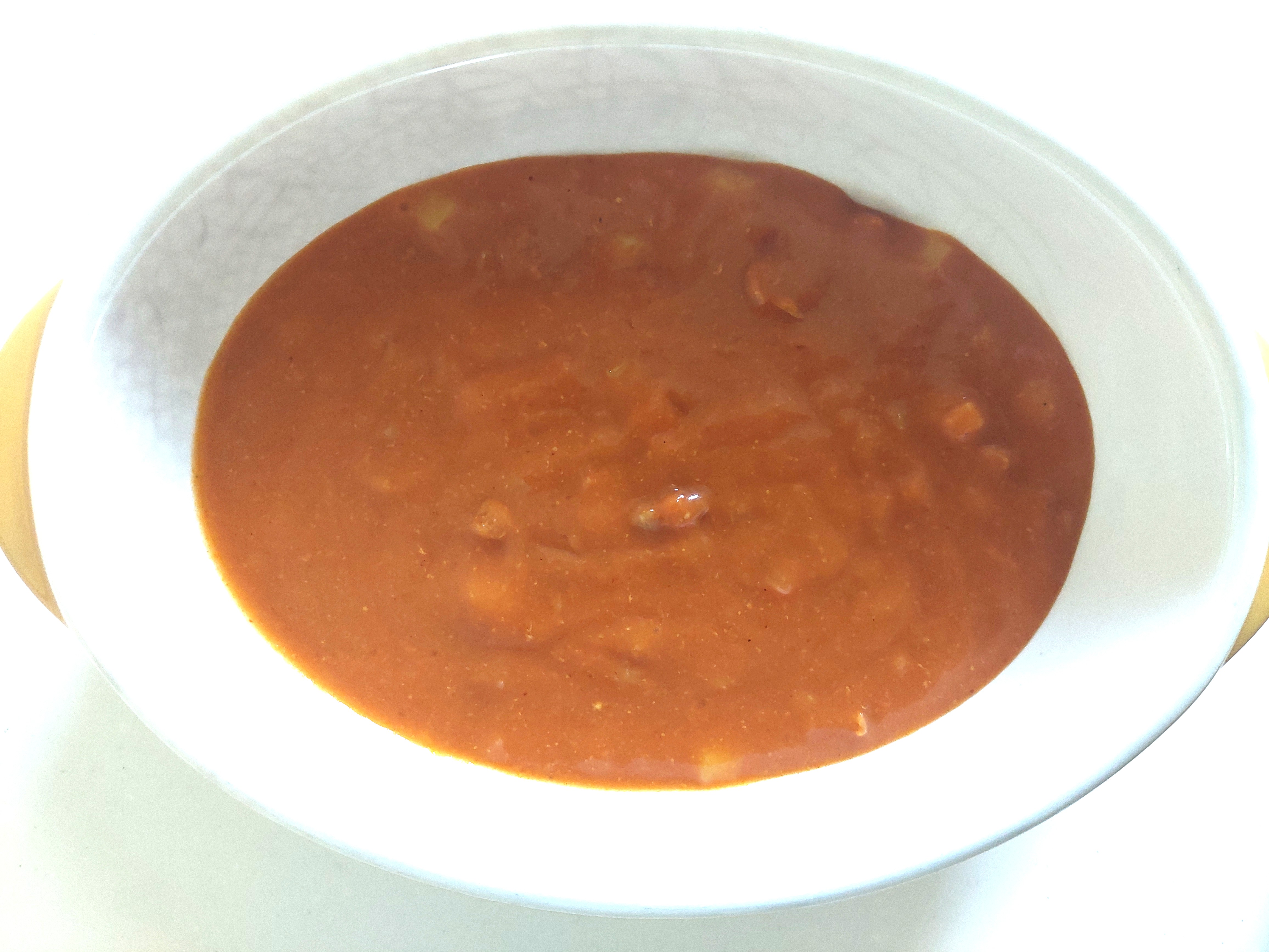 コープ「完熟トマトとチキンのカレー　中辛」中身の画像