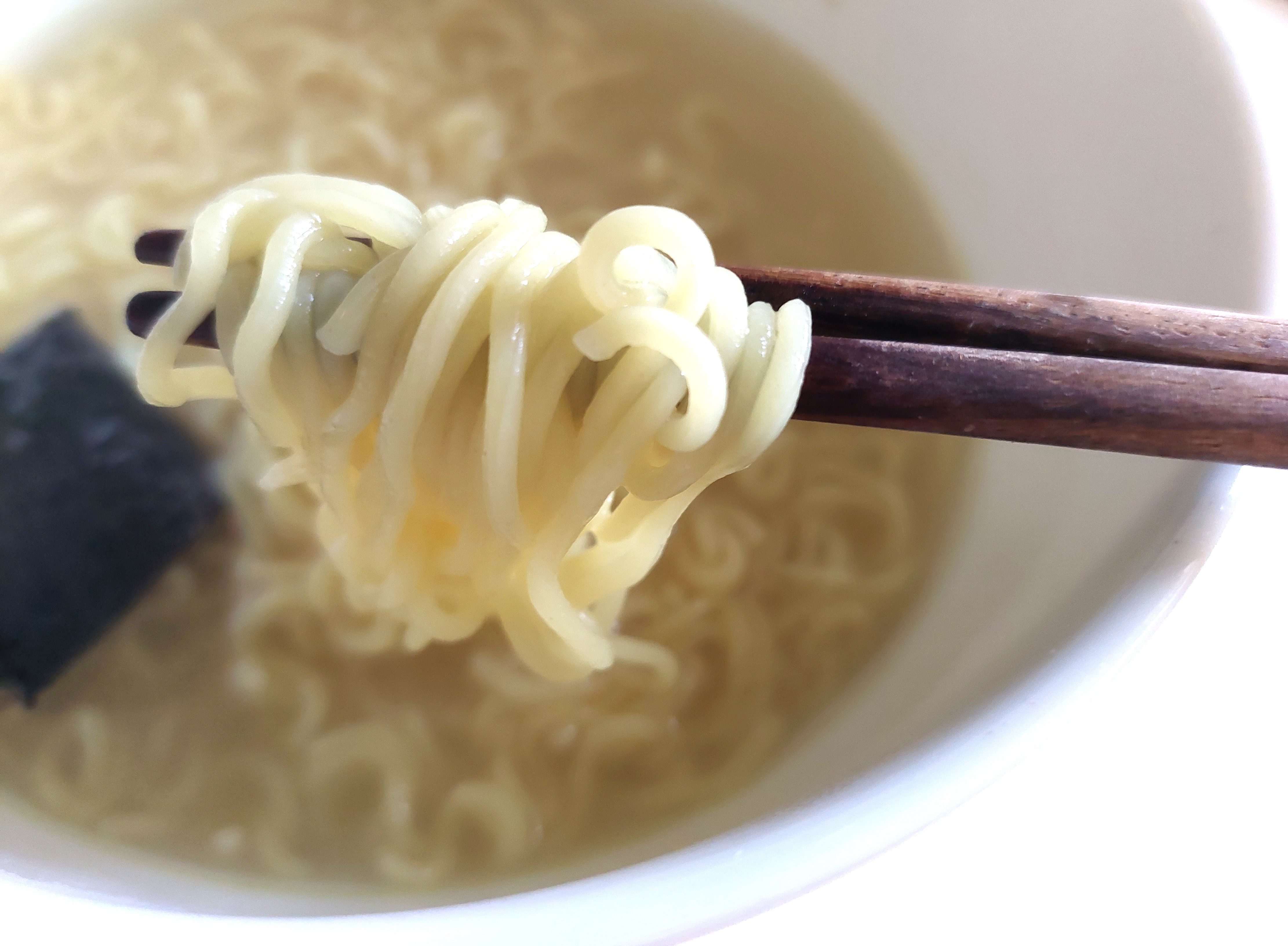 コープ「コクと旨みの中華そばしお味」麺アップ
