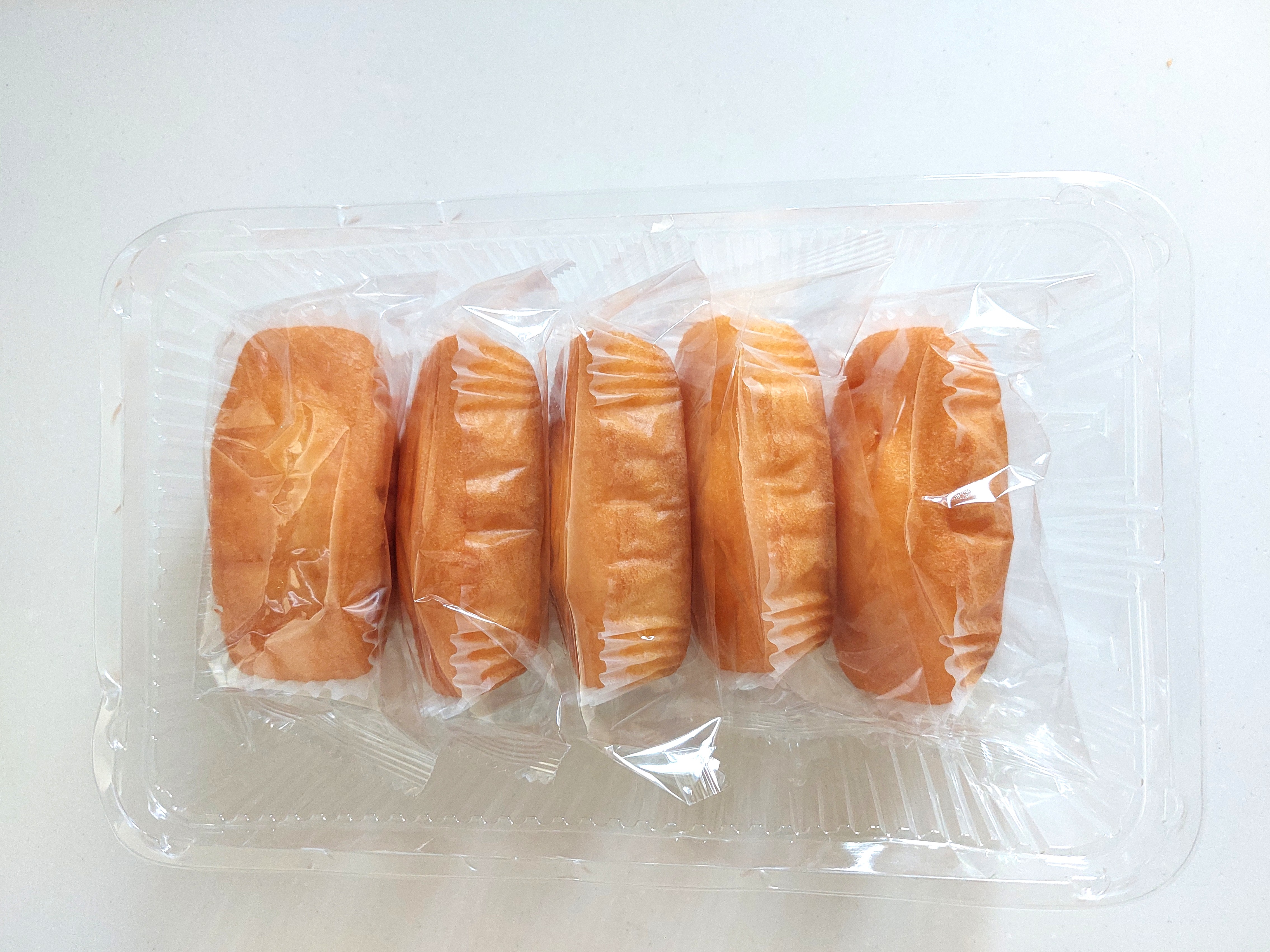 コープ「大山乳業の特選牛乳を使ったしっとりケーキ」中身を全部出してみた
