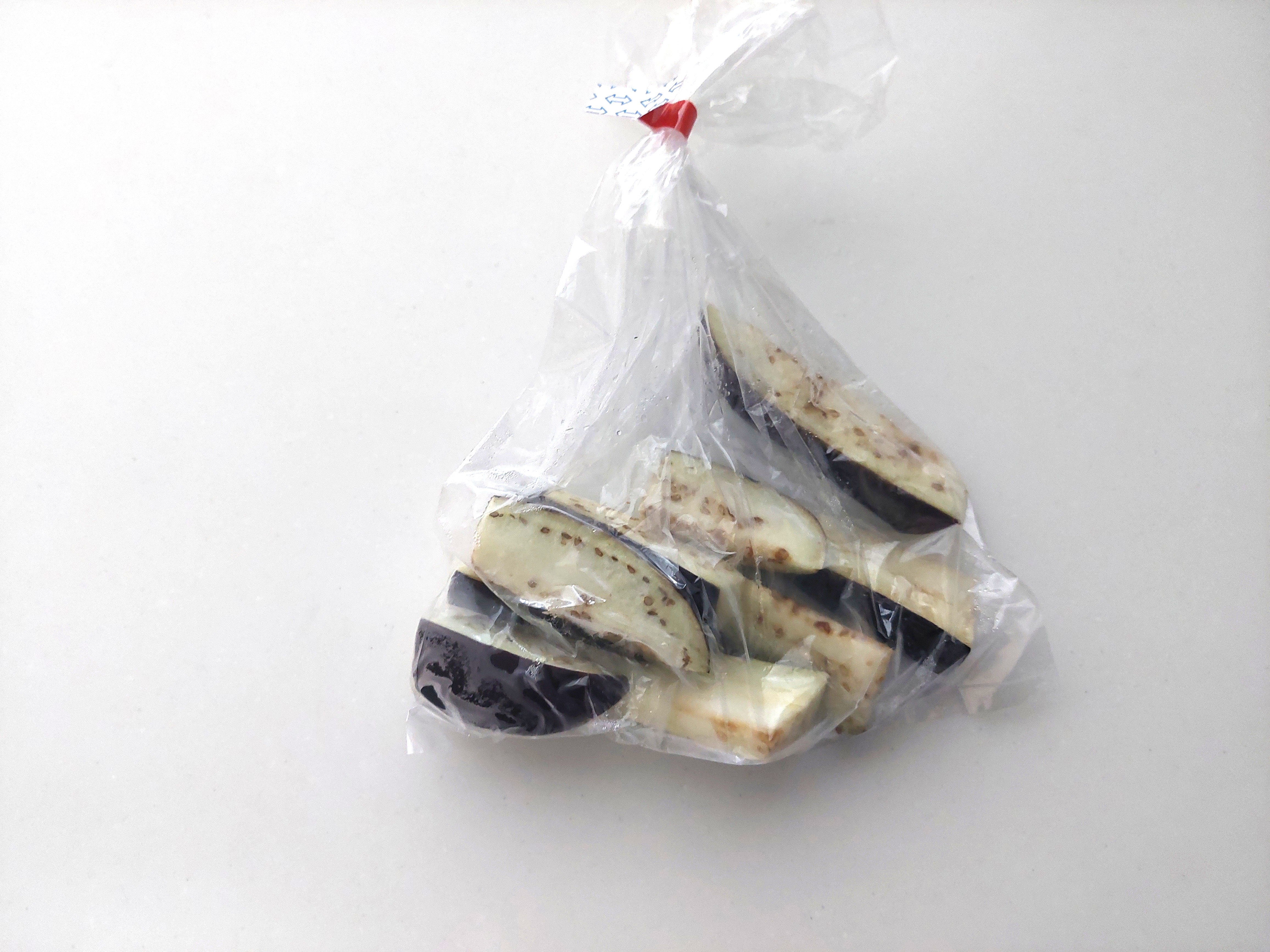 パルシステム「産直手羽元と5種野菜のスープカレーセット」なす