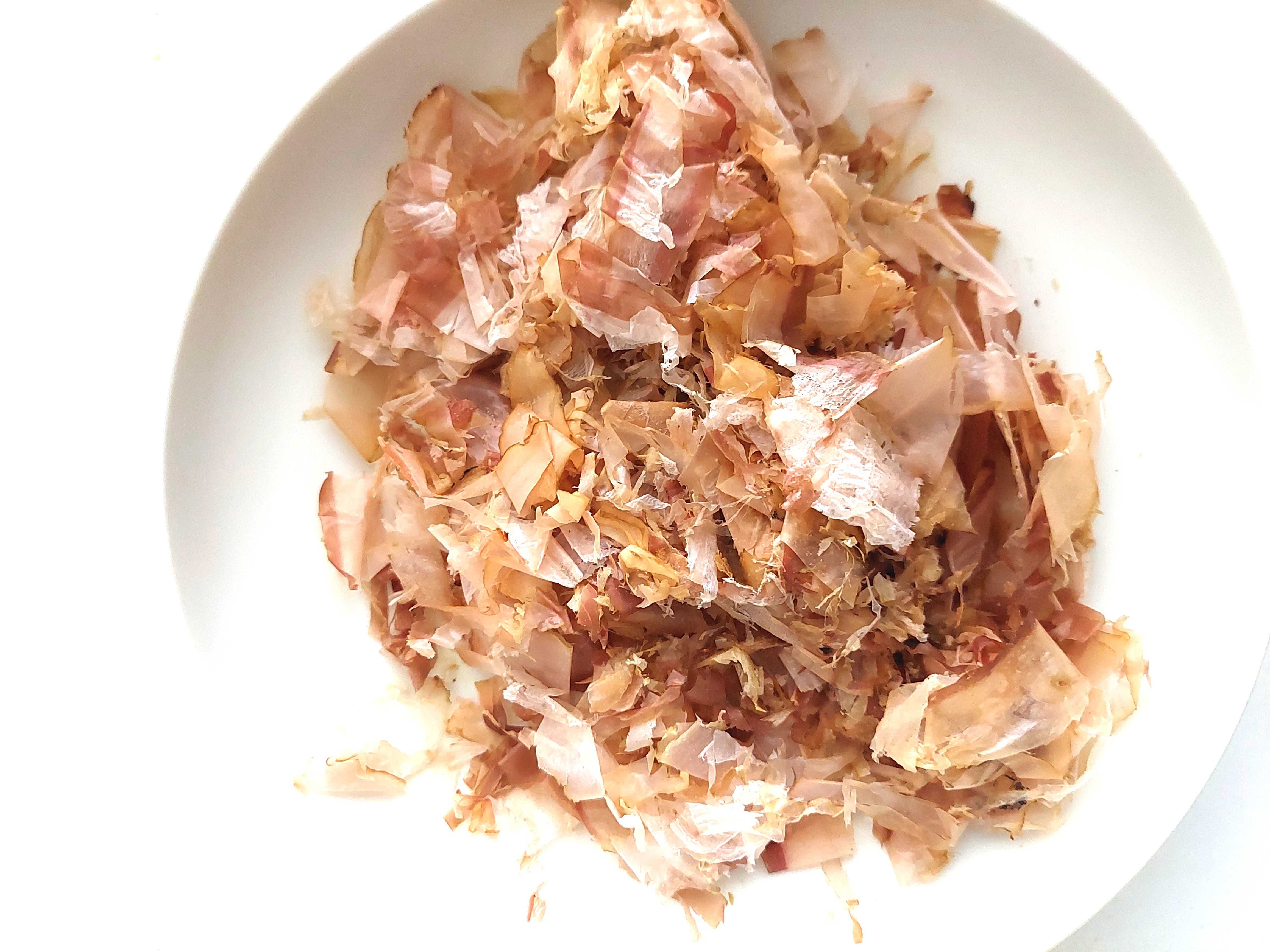 コープ「花かつお」中身をお皿に出してみた