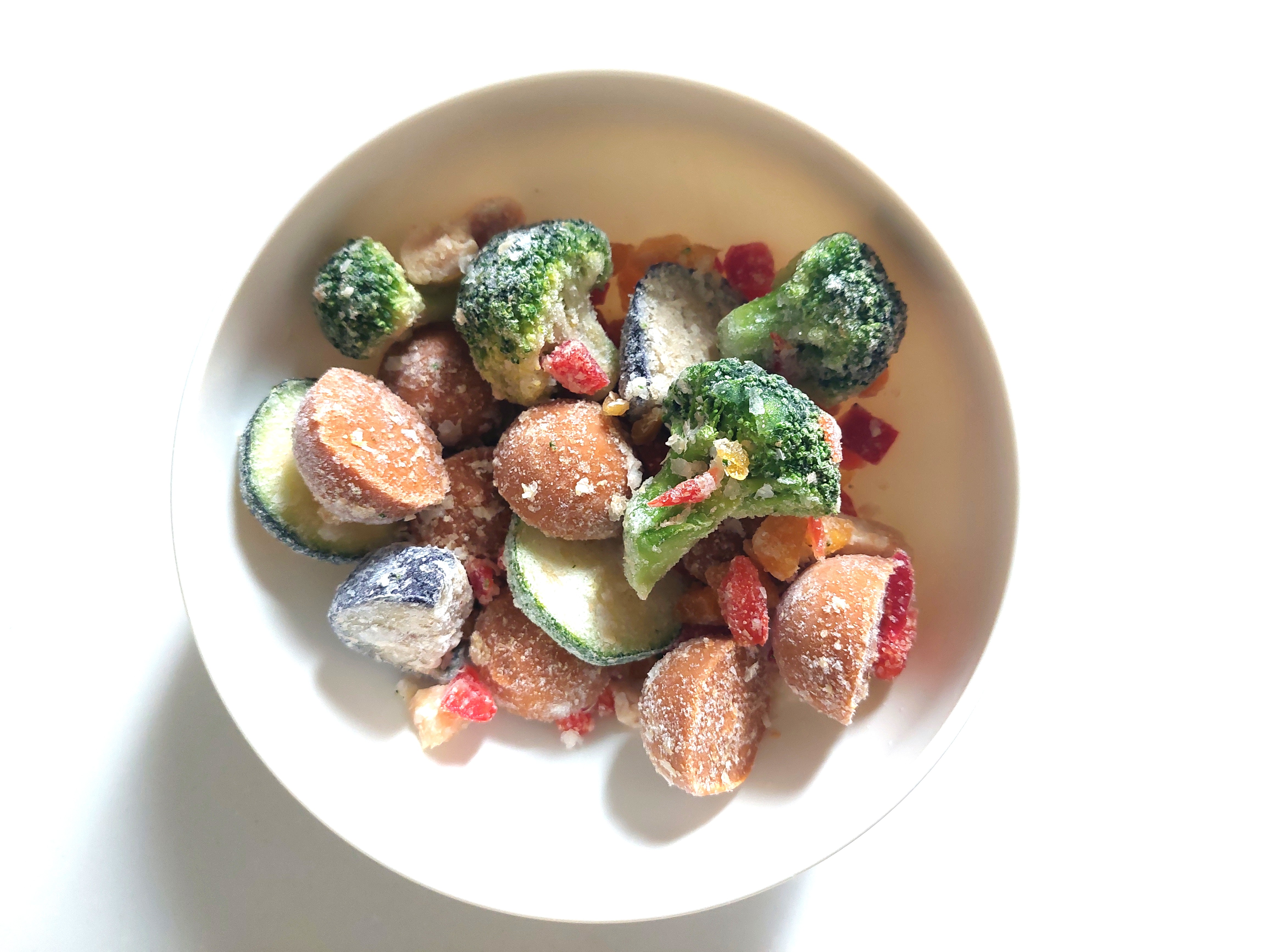 グリーンスプーン「温野菜たっぷり濃厚トマトのビスクポタージュ」凍ったままの中身の画像