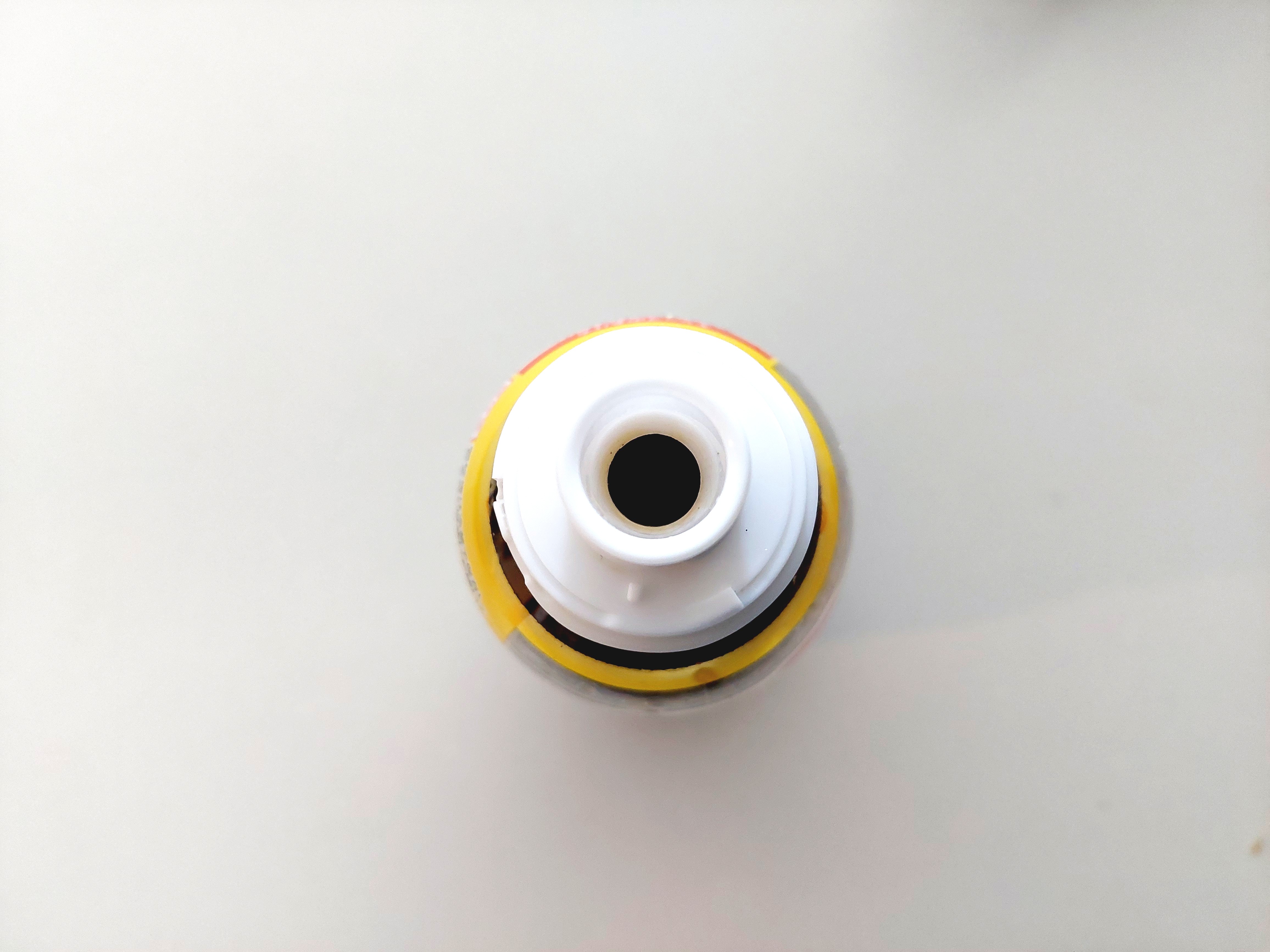 コープ「国産たまねぎの旨ぽん酢（四国産ゆず果汁使用）」注ぎ口