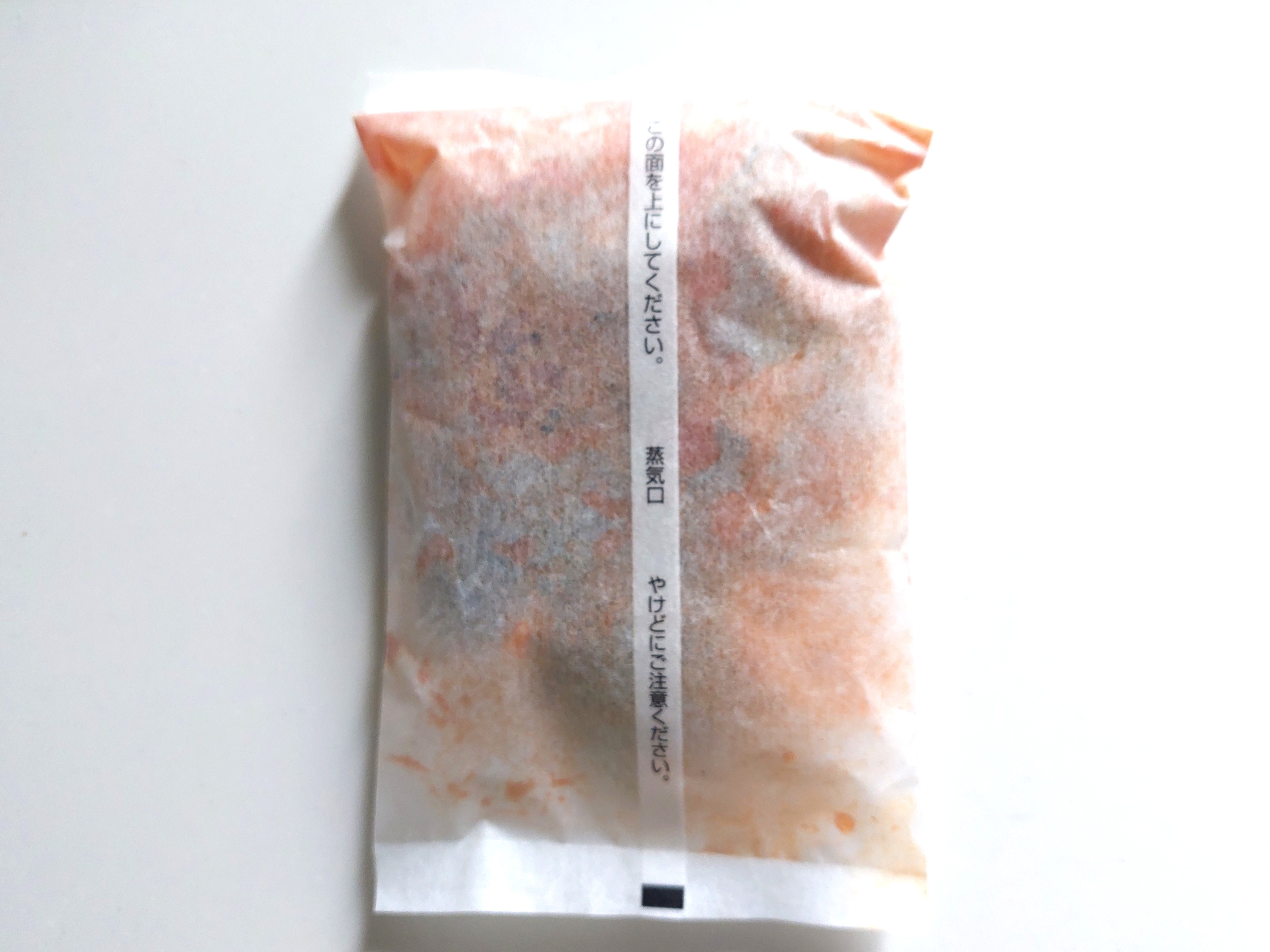 グリーンスプーン「大ぶり茄子とブロッコリーのチリトマトハンバーグ」凍ったままの中身の画像　蒸気口