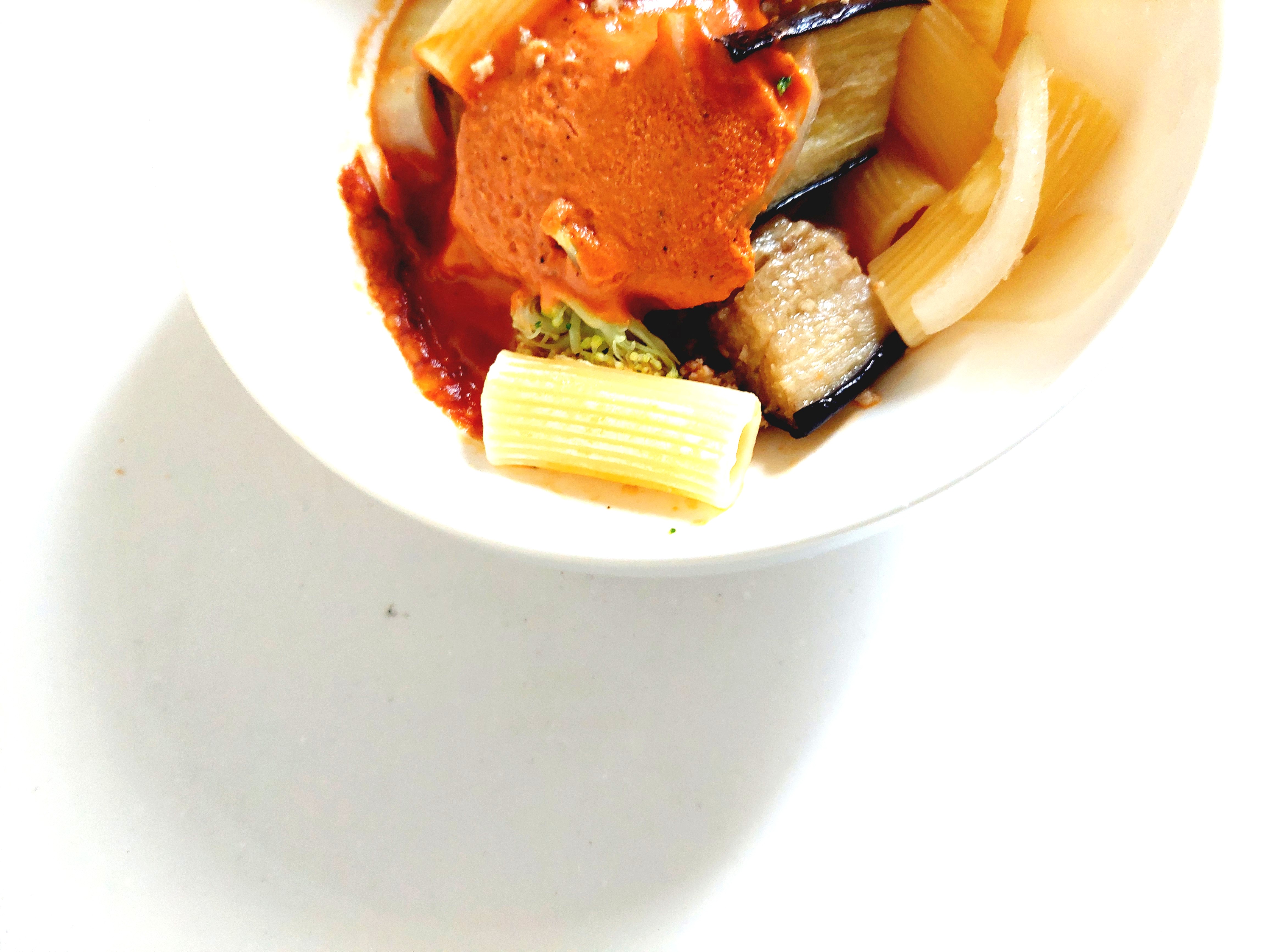 グリーンスプーン「豚ひき肉と香味野菜の贅沢クリーミーボロネーゼ」ショートパスタ