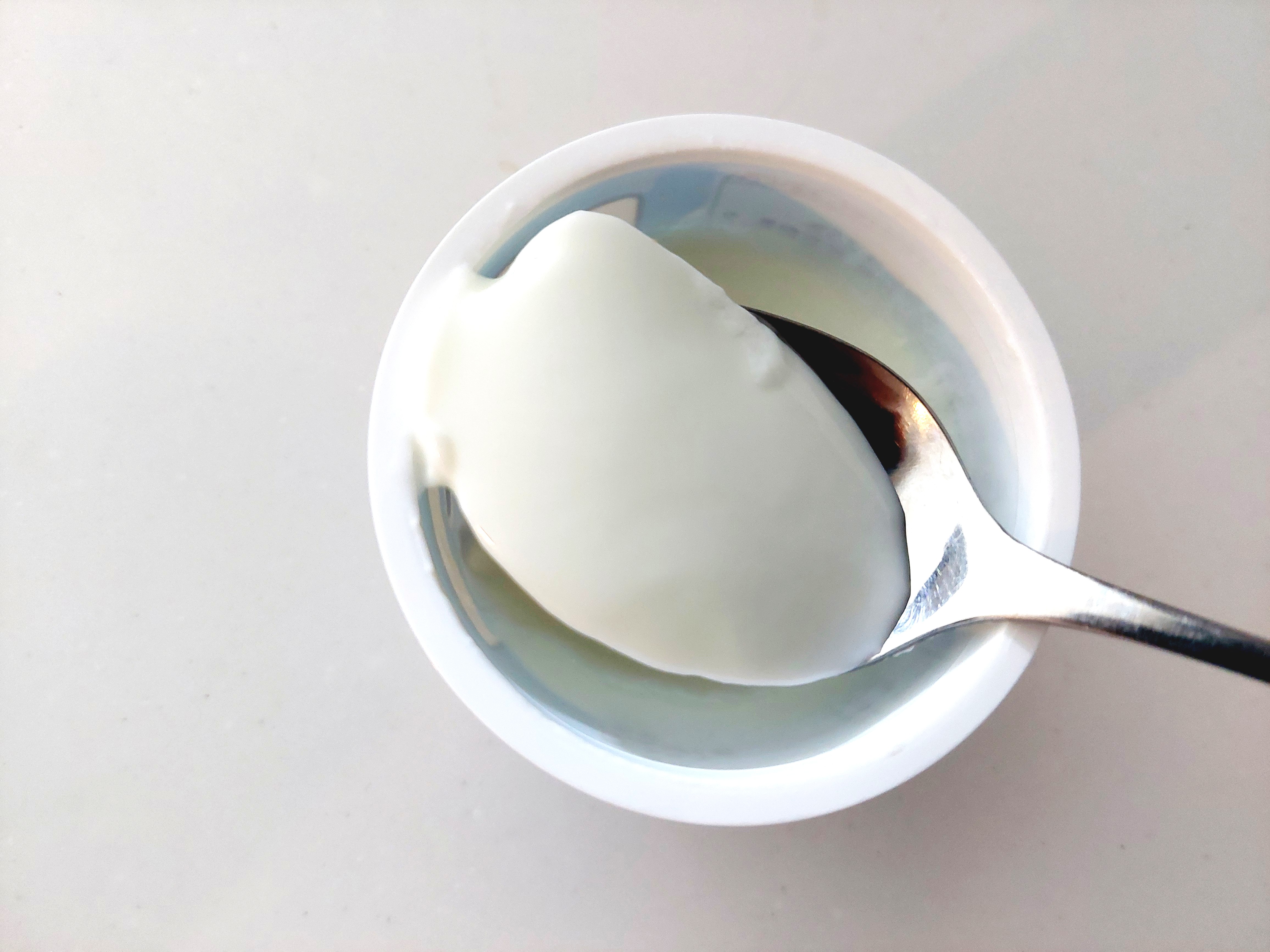 コープ「ヨーグルト50」スプーンですくってみた