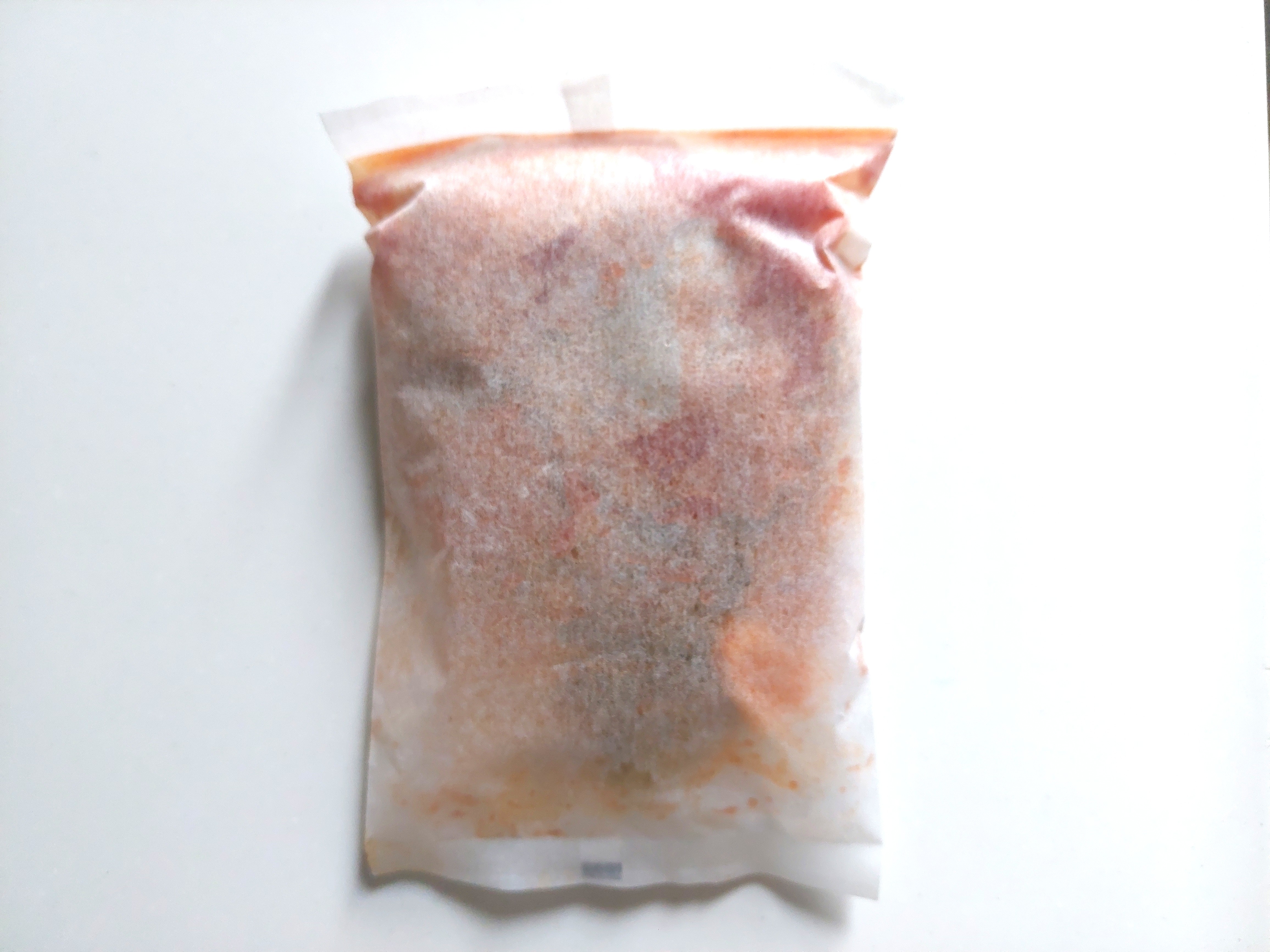 グリーンスプーン「大ぶり茄子とブロッコリーのチリトマトハンバーグ」凍ったまま裏