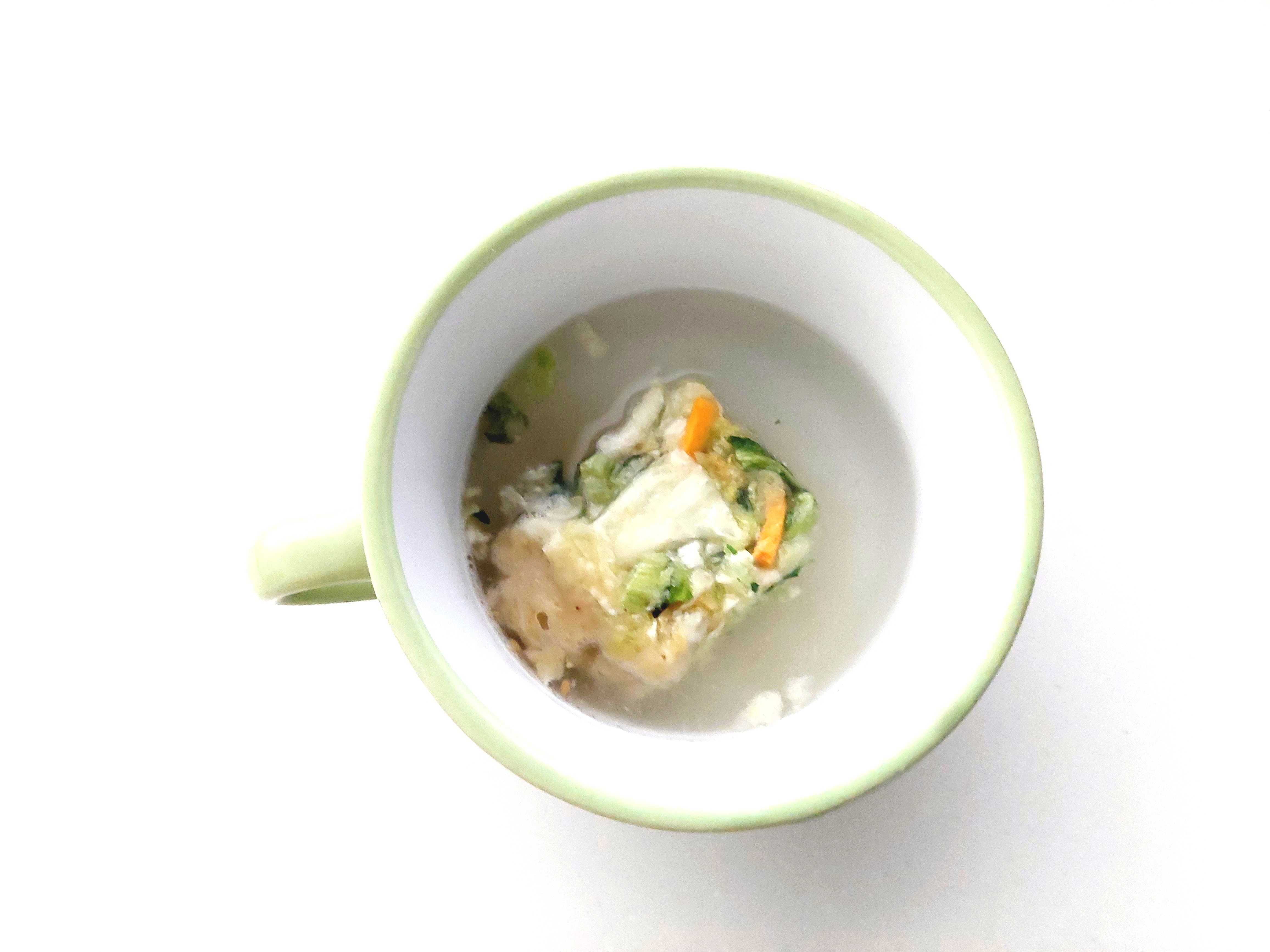 コープ「野菜の美味しいスープ（鶏白湯）」お湯を入れる