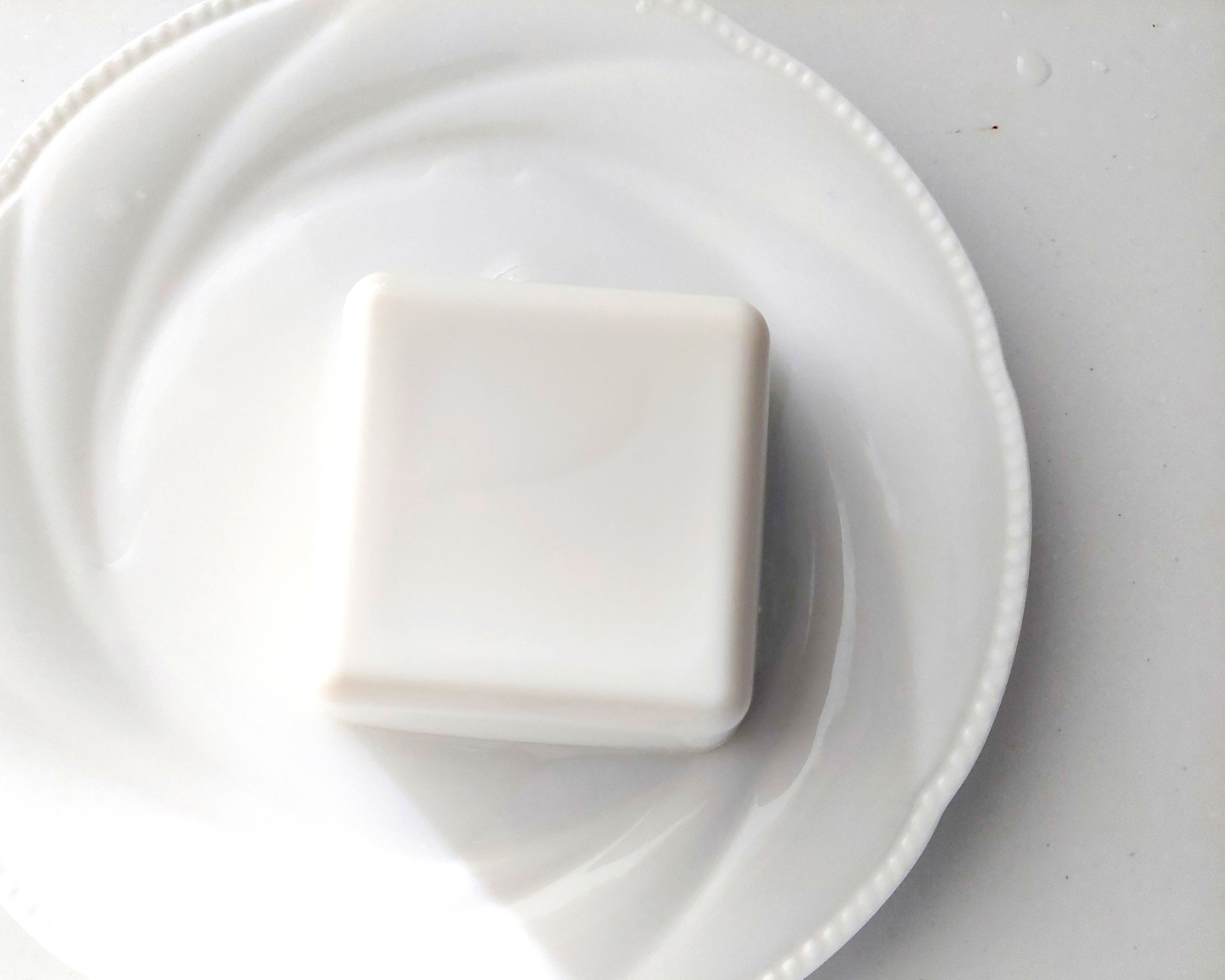コープ「まろやか絹豆腐（充填豆腐）」中身を出してみた