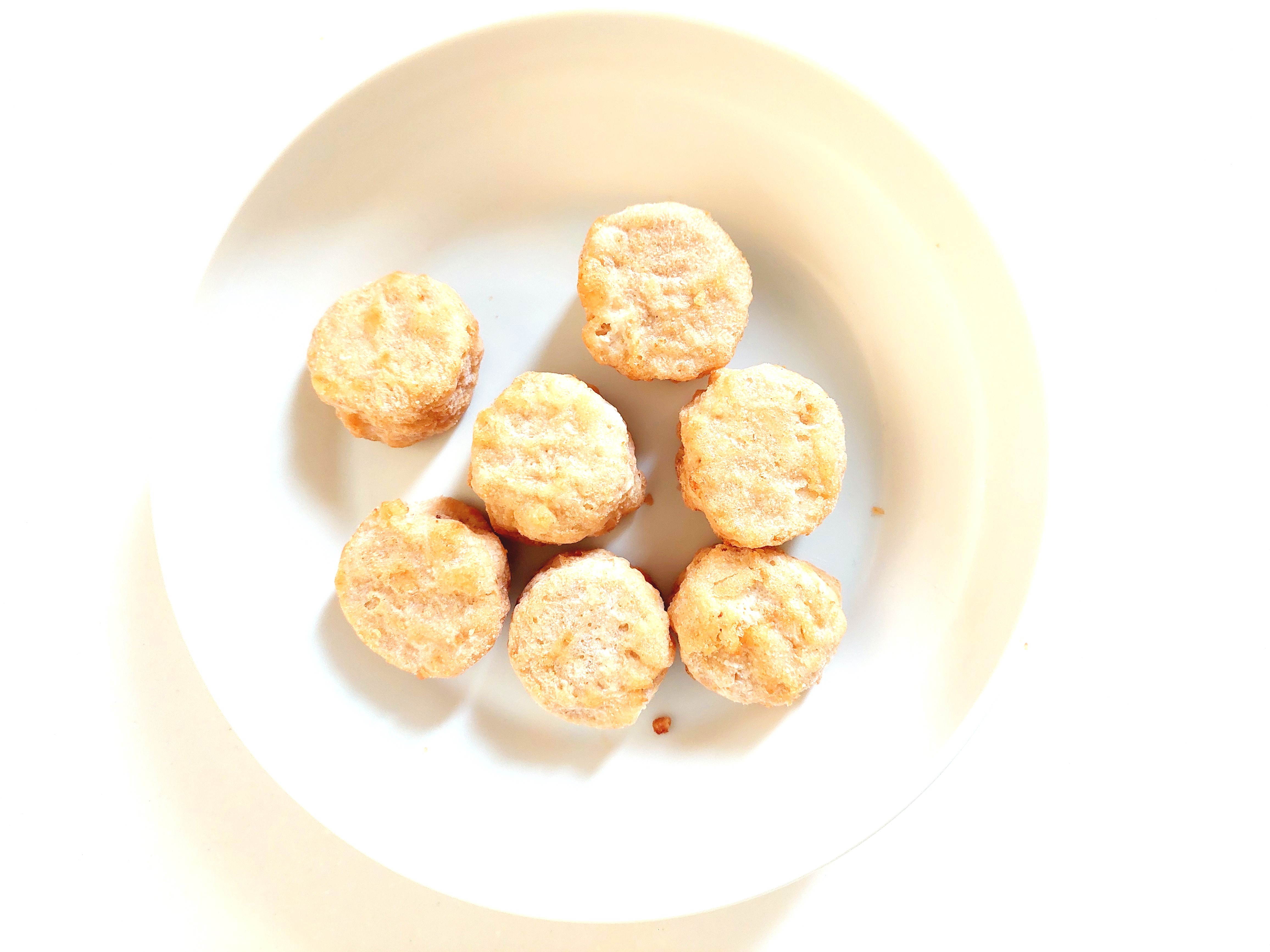 コープ「大豆でつくったから揚げ　まめからくん」凍ったままの中身