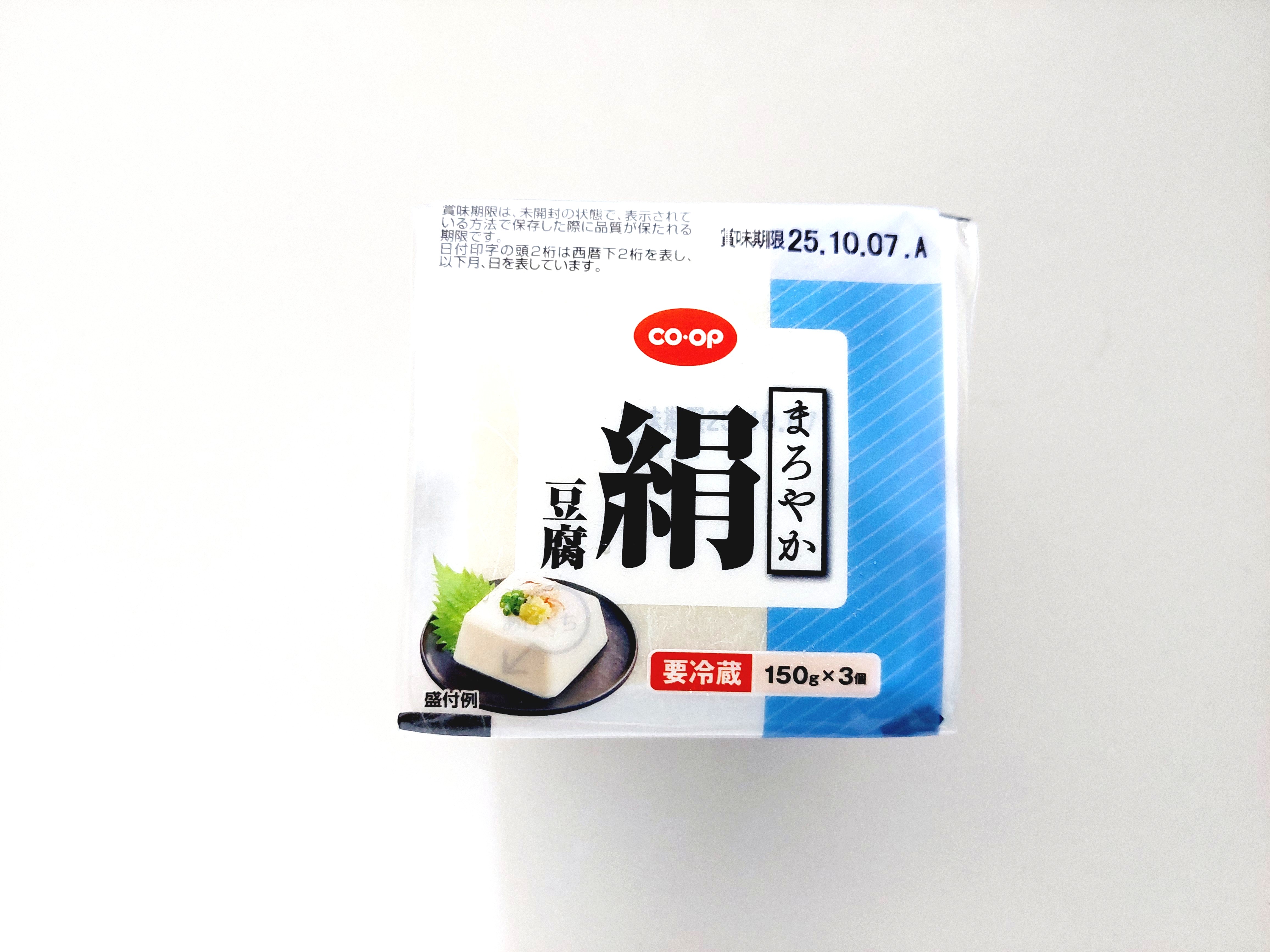 コープ「まろやか絹豆腐（充填豆腐）」パッケージ画像