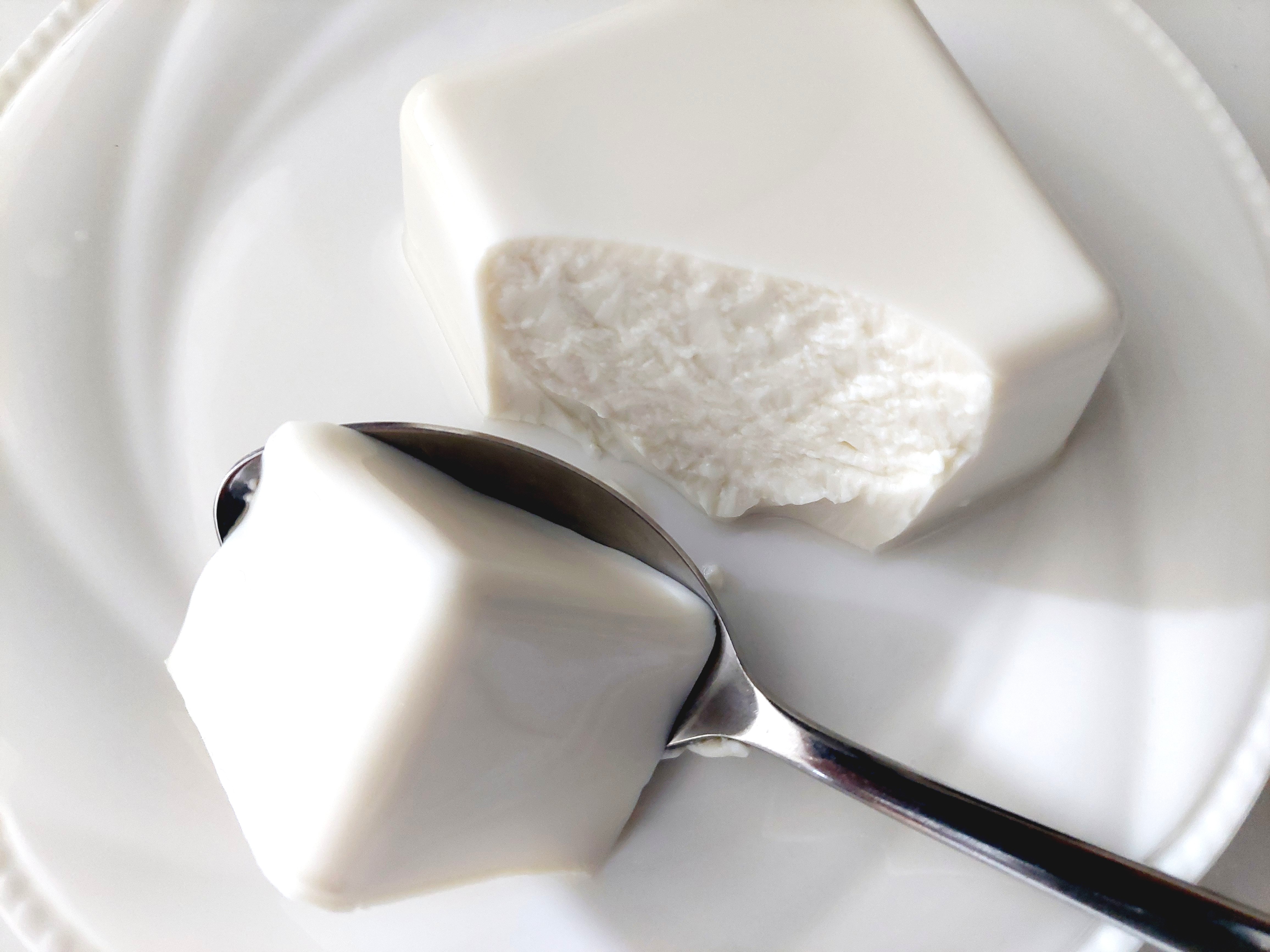 コープ「まろやか絹豆腐（充填豆腐）」スプーンですくってみた