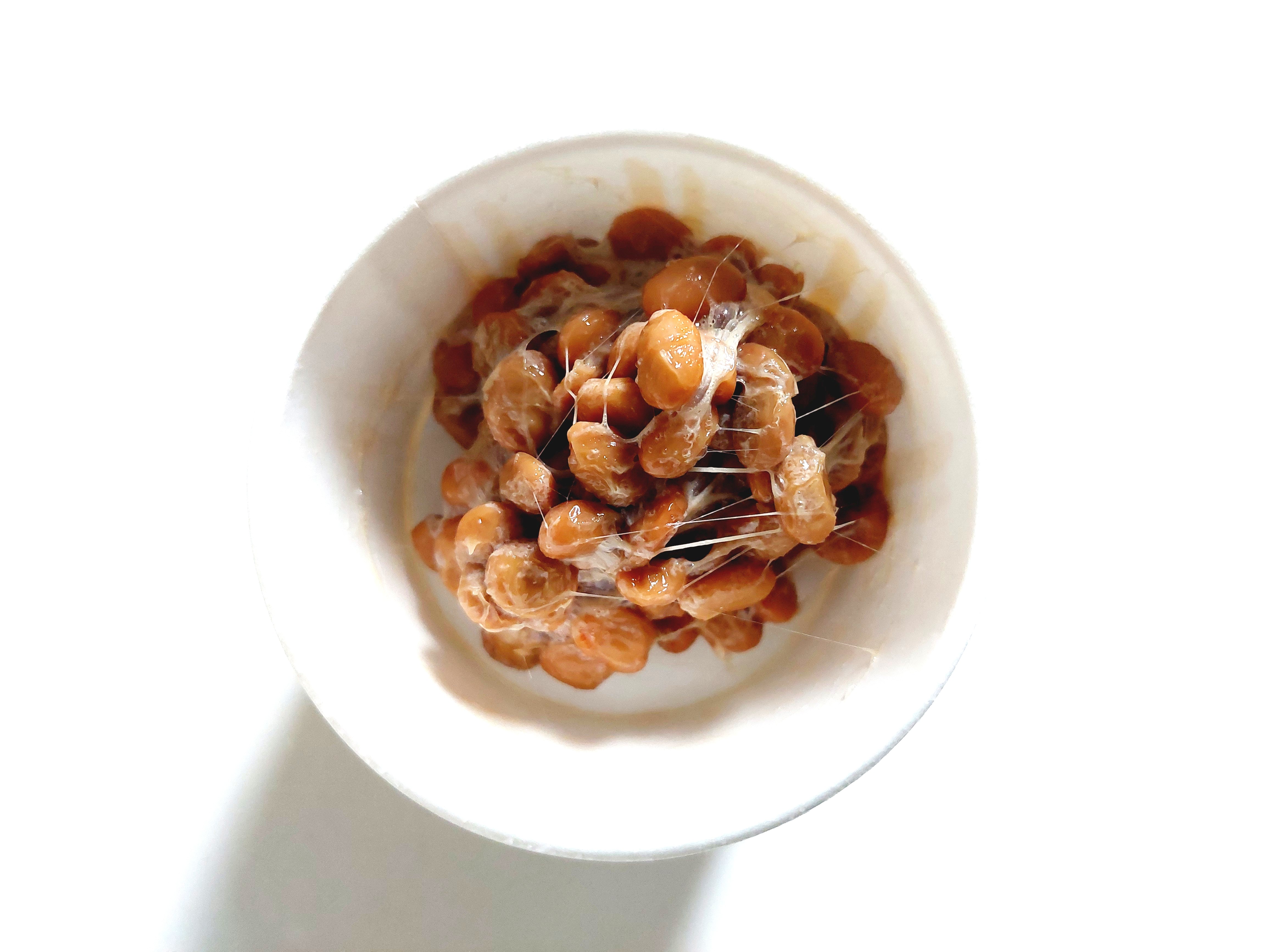 コープ「北海道産大豆の小粒納豆カップ」粒アップ