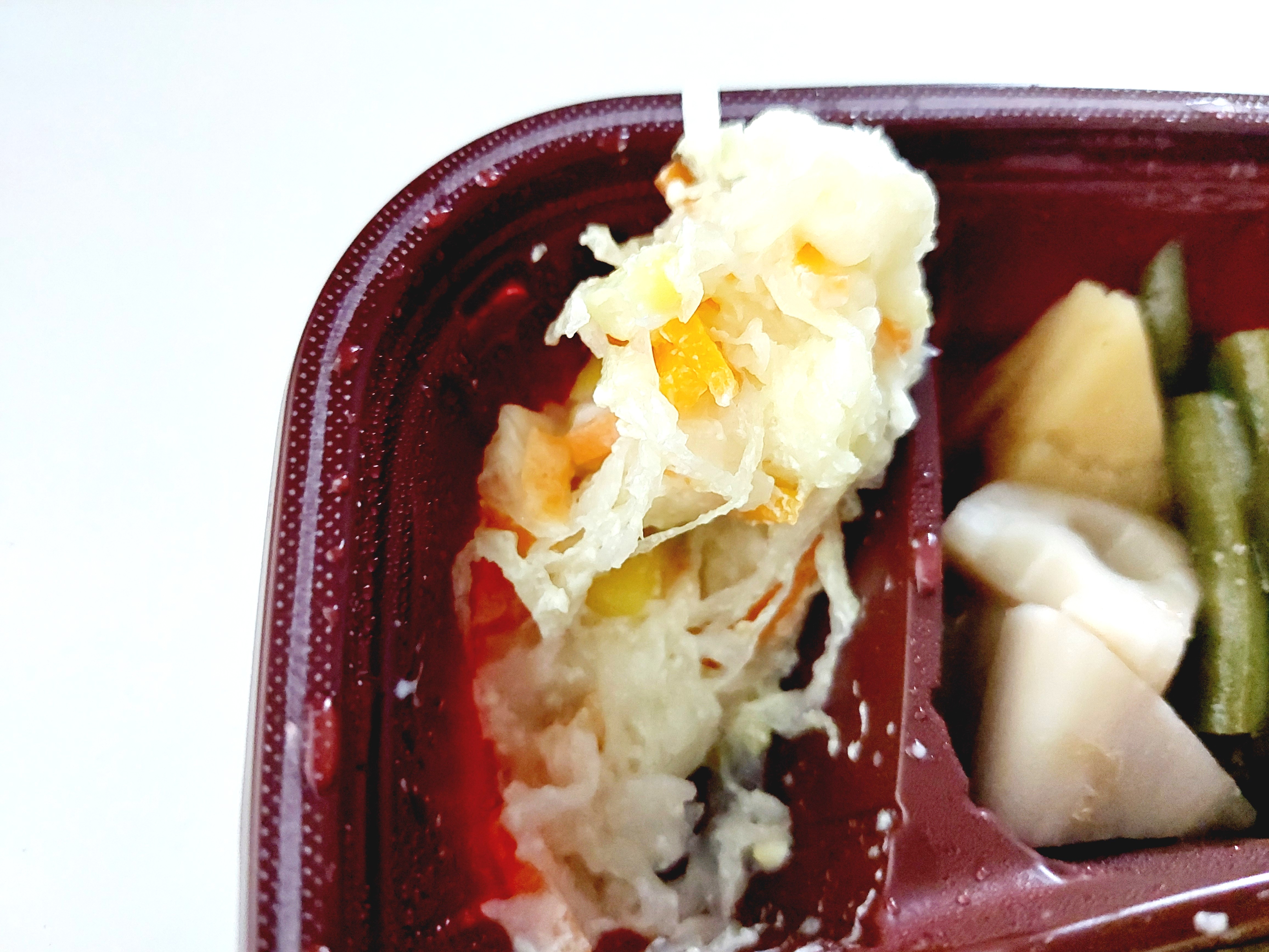 コープ冷凍弁当からだ思いやりご膳「たこめし&鶏肉の甘辛煮セット」マヨあえセットアップ