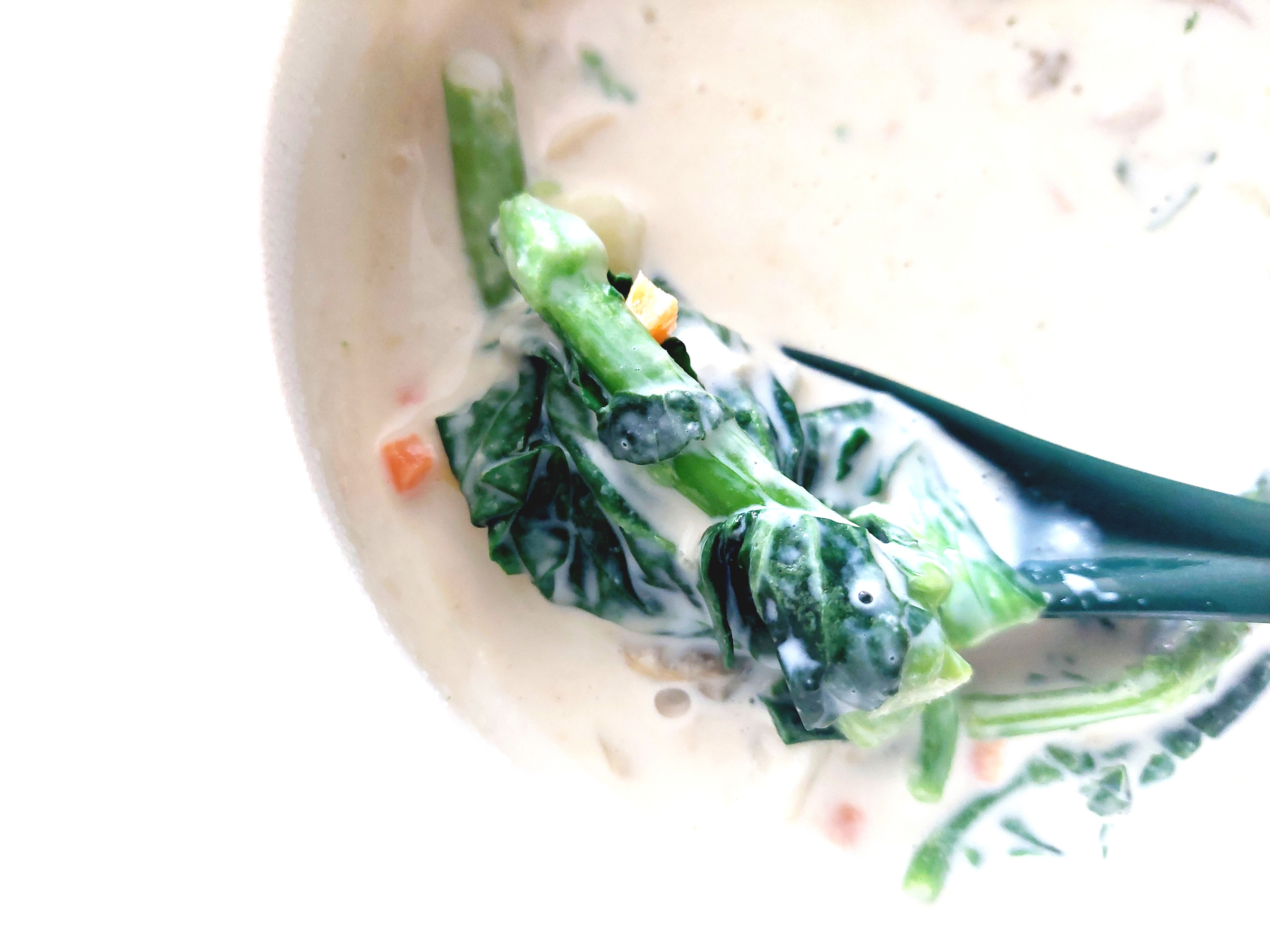 グリーンスプーン「あさりと菜の花の濃厚クラムチャウダー」完成菜の花アップ