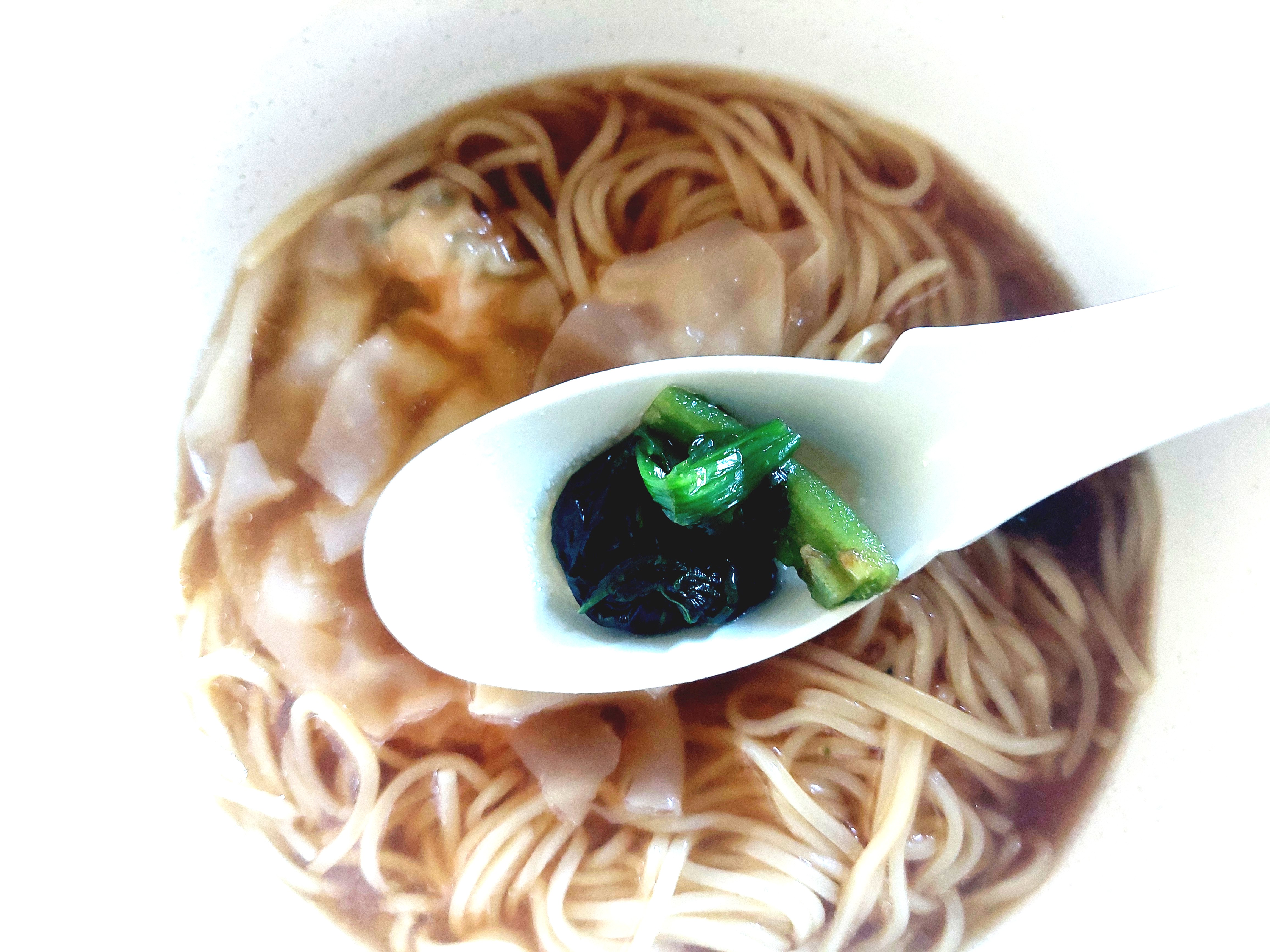 コープ「海老ワンタン麺」ほうれん草