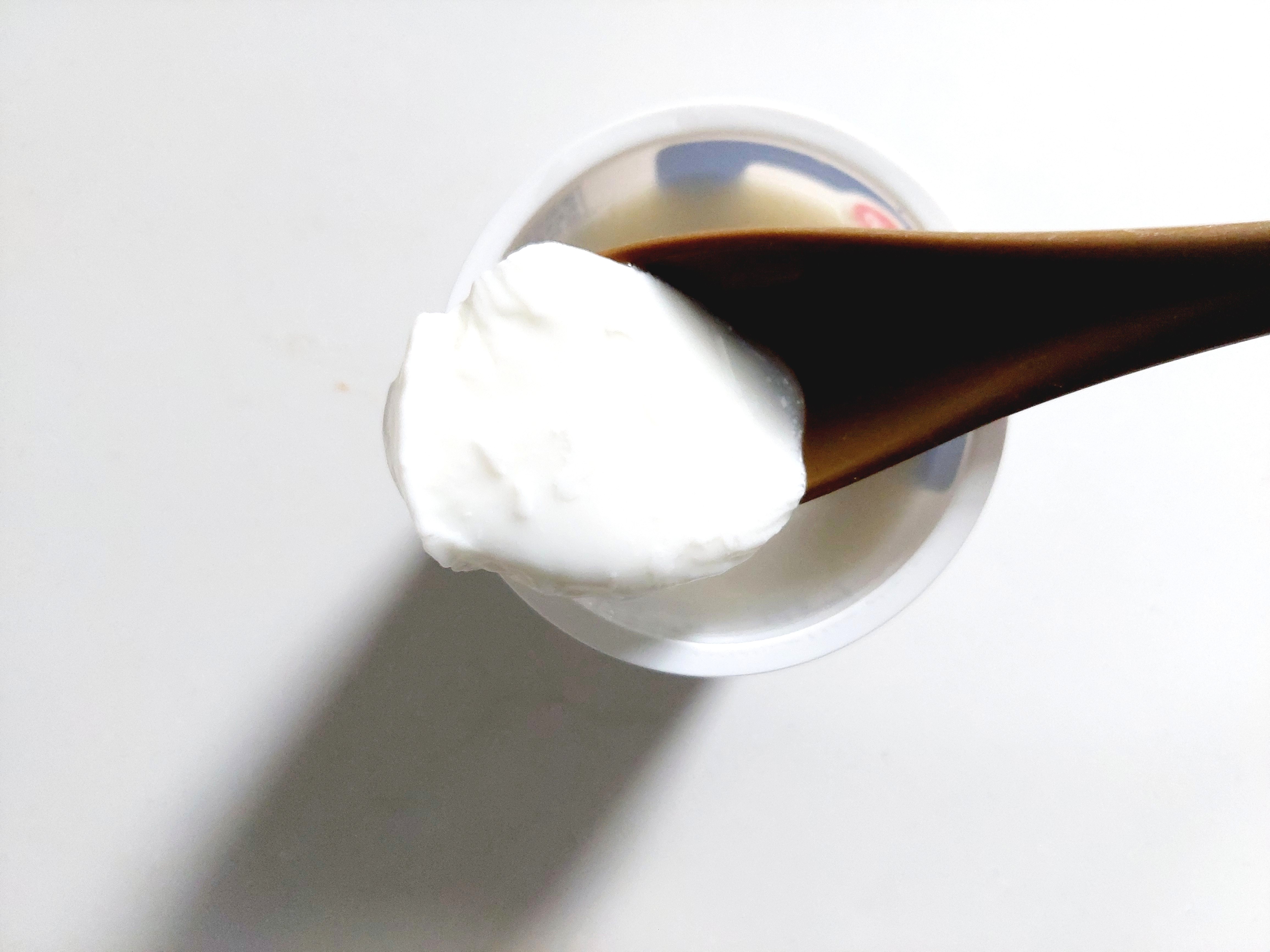 コープ「ヨーグルトビフィズス」スプーンですくってみる