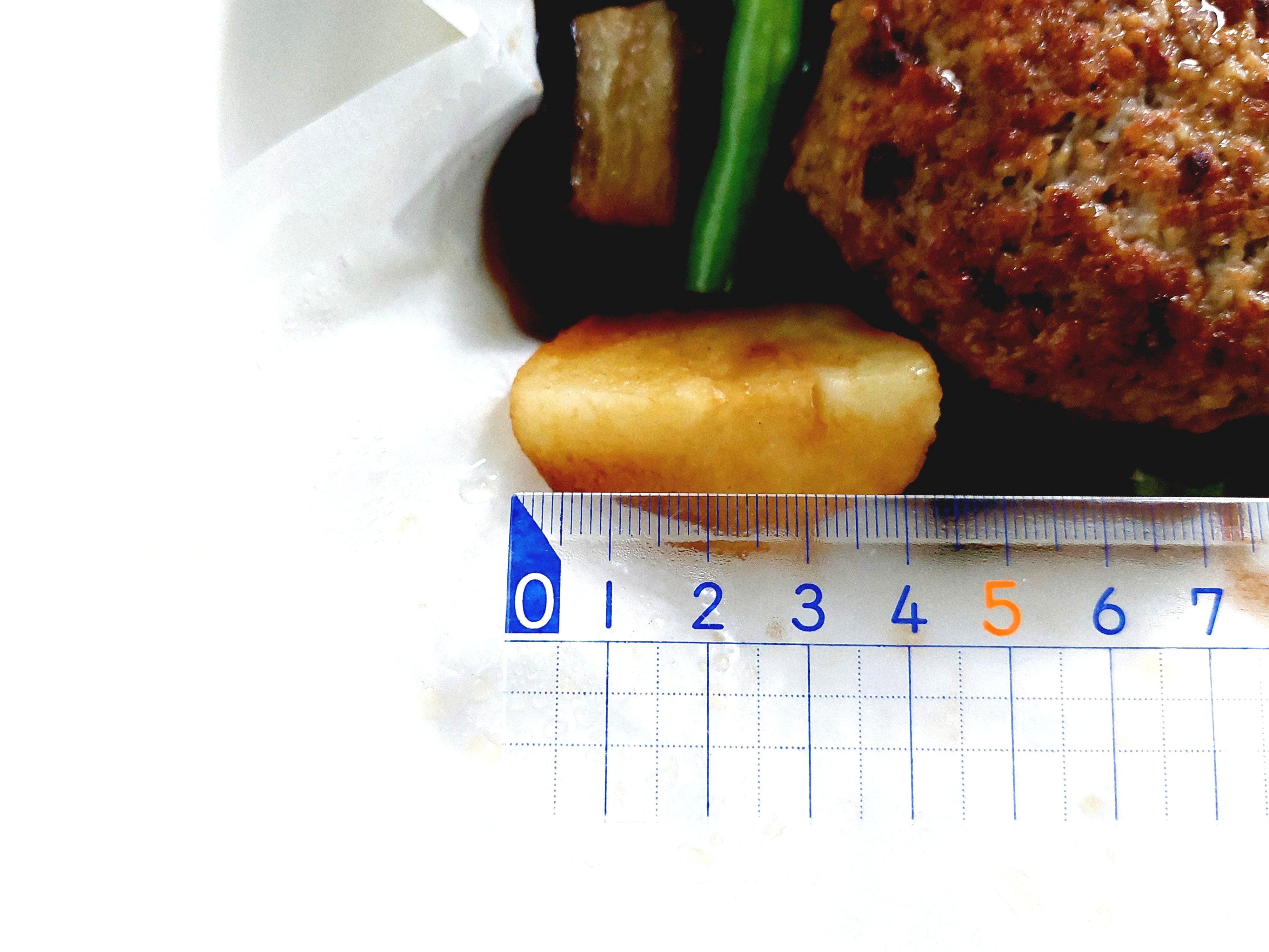 グリーンスプーン「北海道じゃがいもと揚げなすのコク旨照り焼きハンバーグ」じゃが芋の大きさ