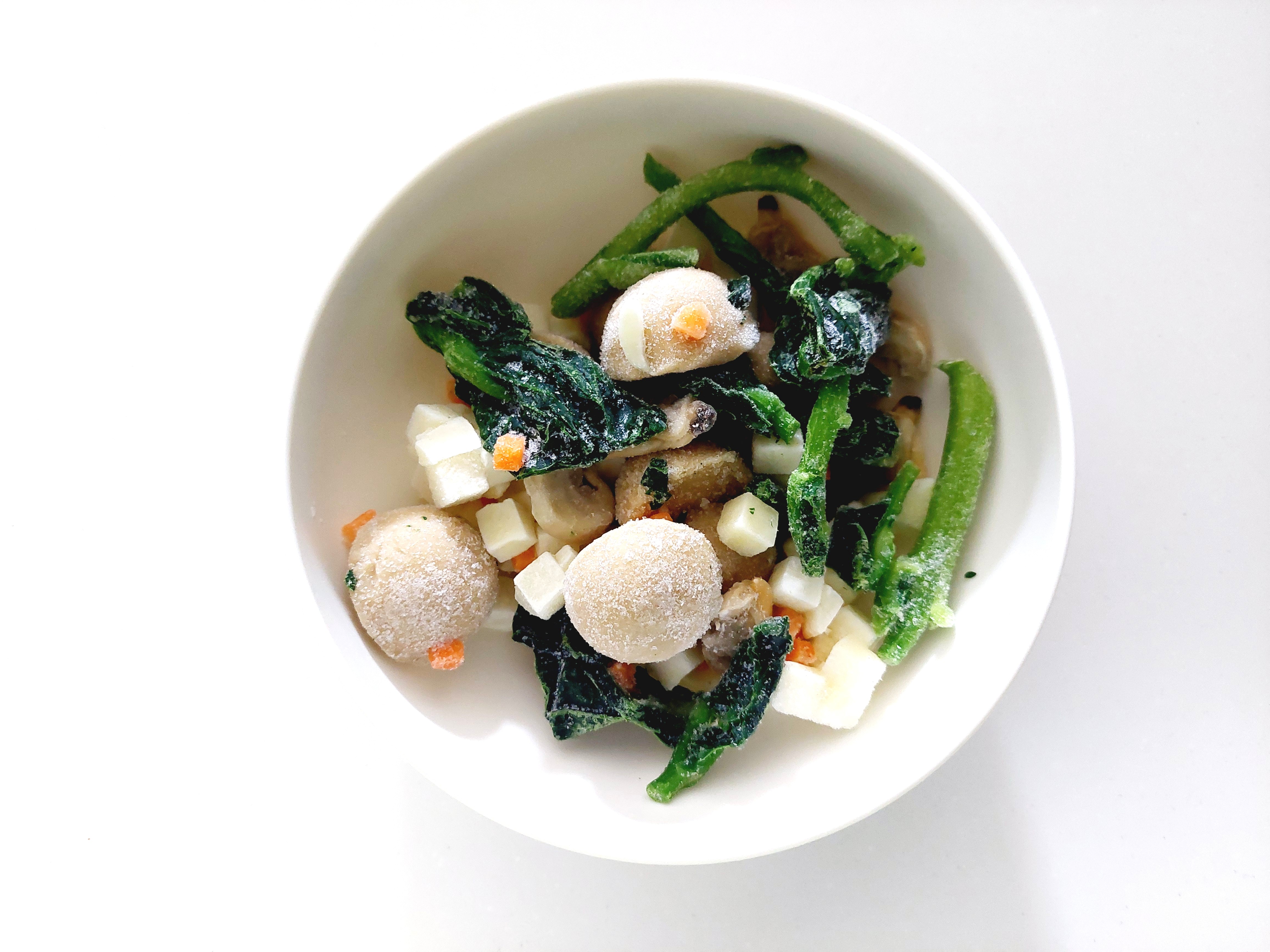 グリーンスプーン「あさりと菜の花の濃厚クラムチャウダー」凍ったままの中身の画像