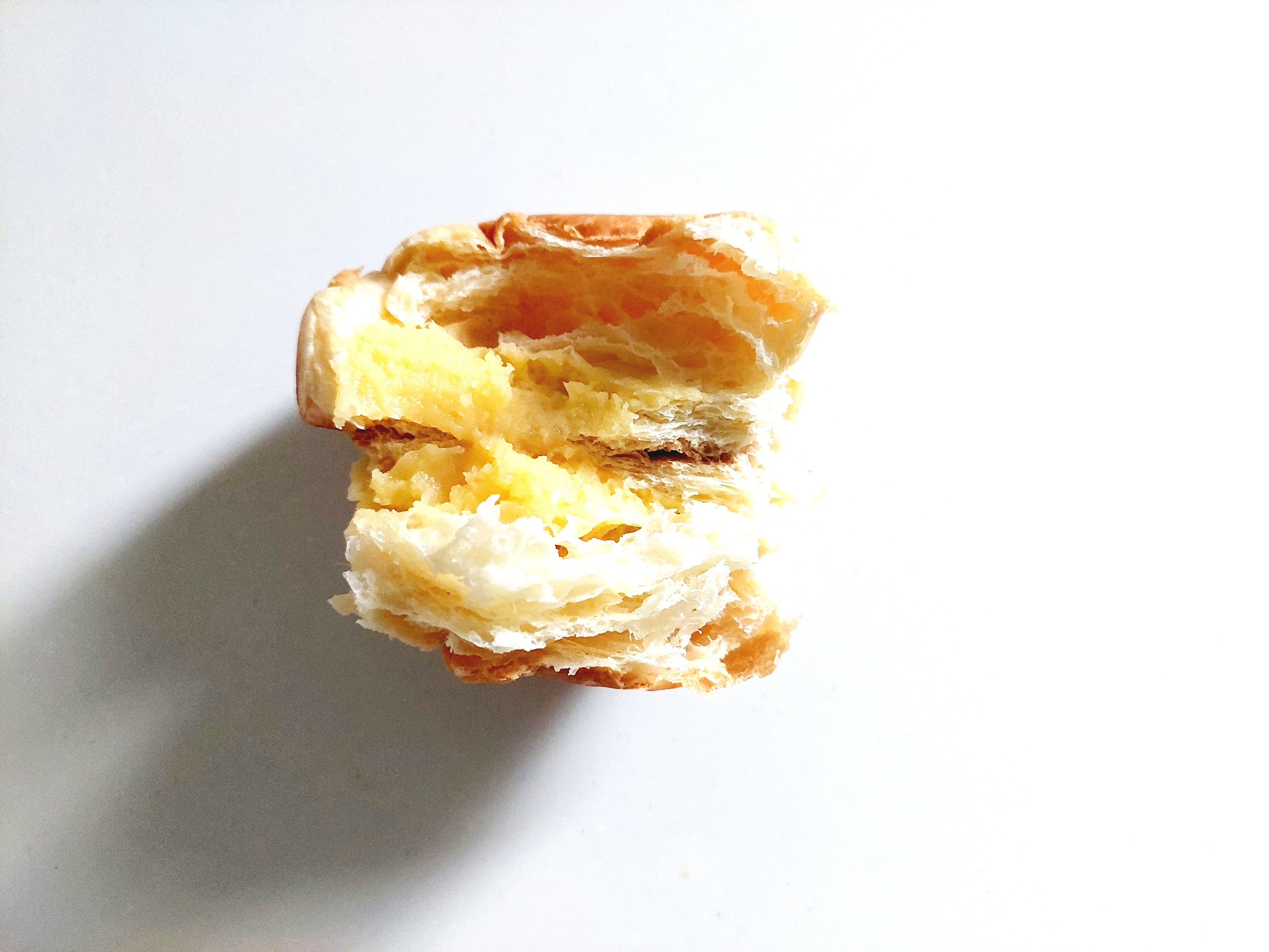 コープ「デニッシュクリームパン」半分に割ってみた