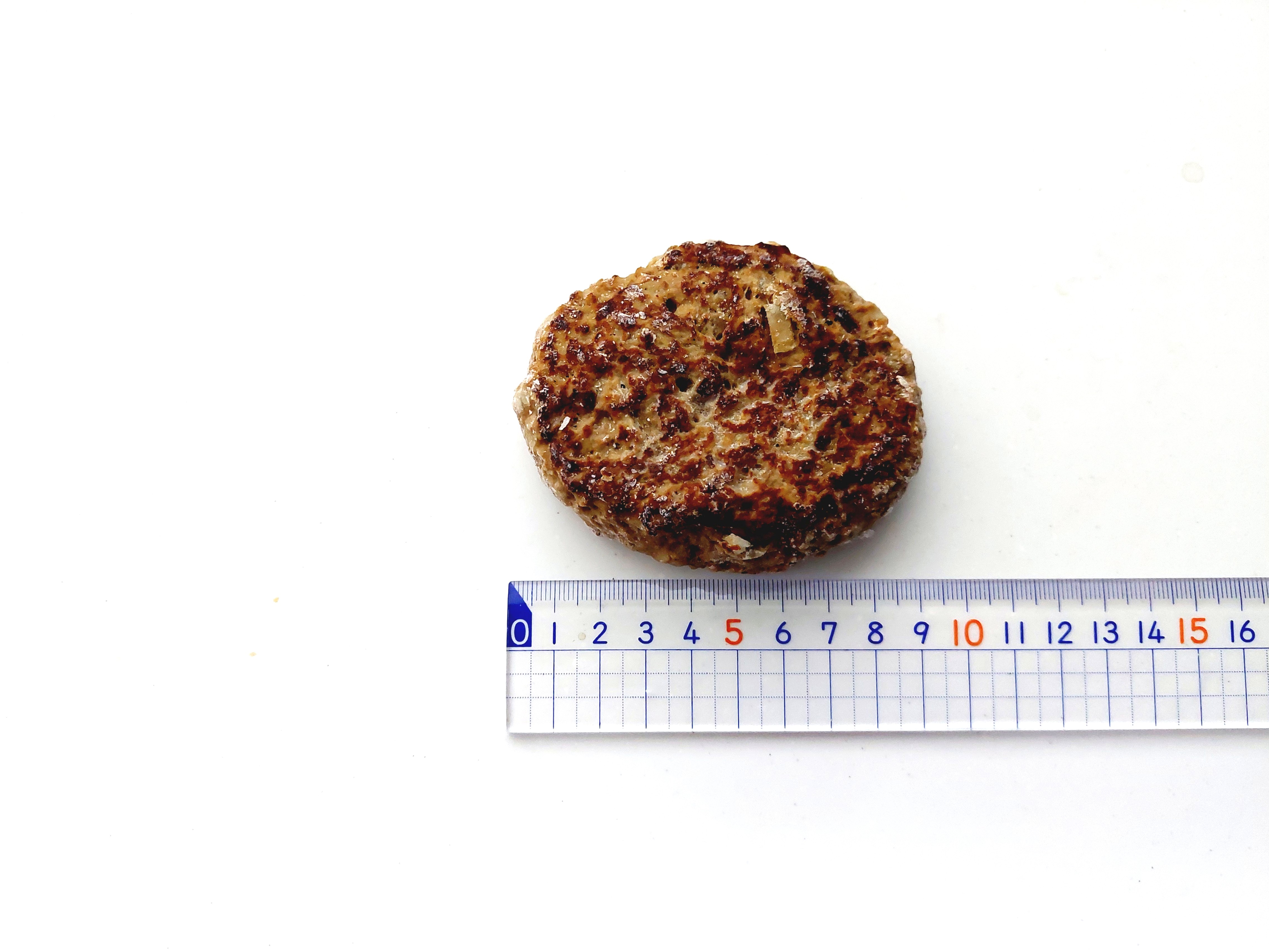 コープ「電子レンジで!肉汁じゅわっとハンバーグ」横の長さ