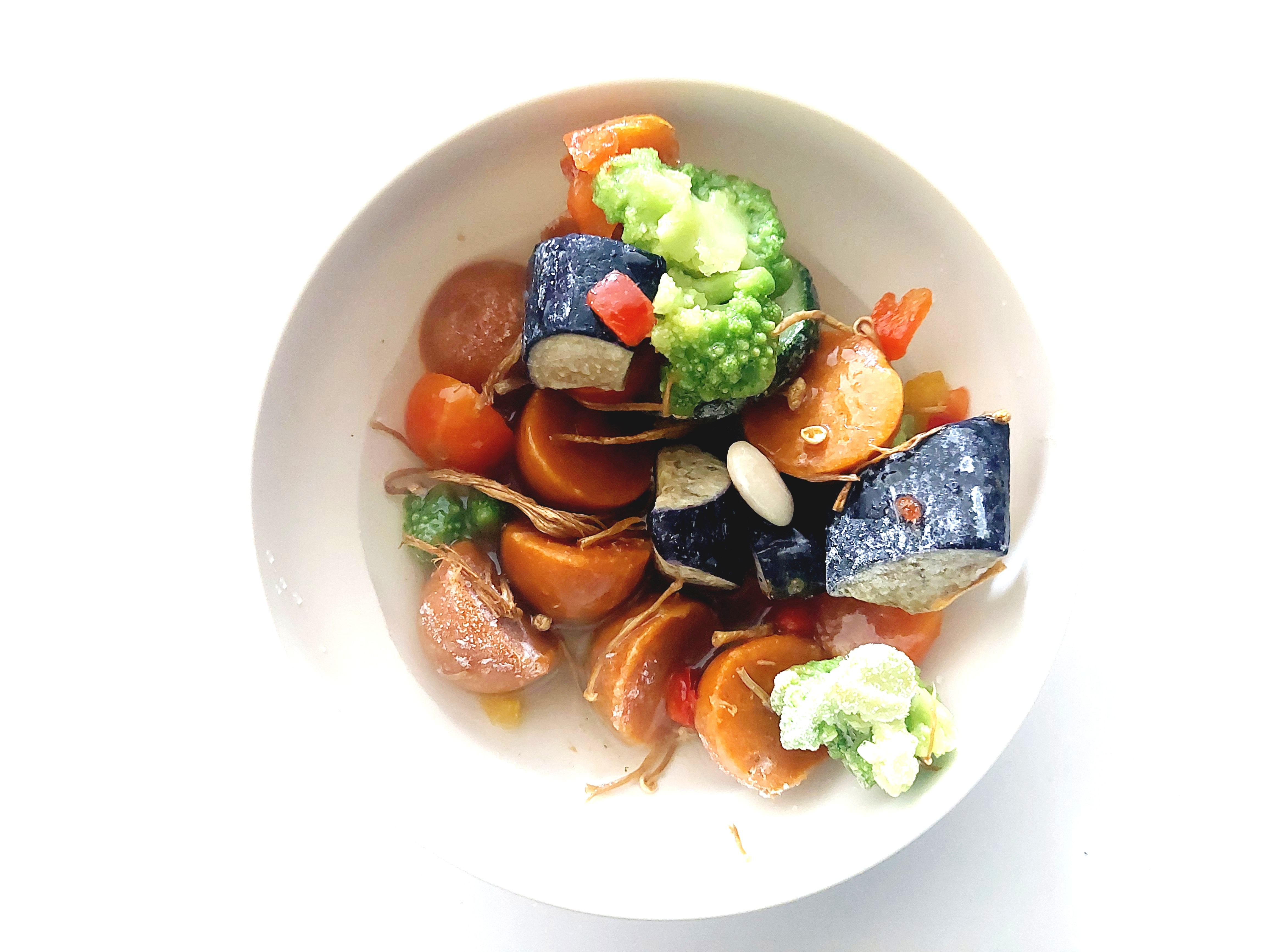 グリーンスプーン「濃厚トマトと野菜がおいしい特製ミネストローネ」水を加える