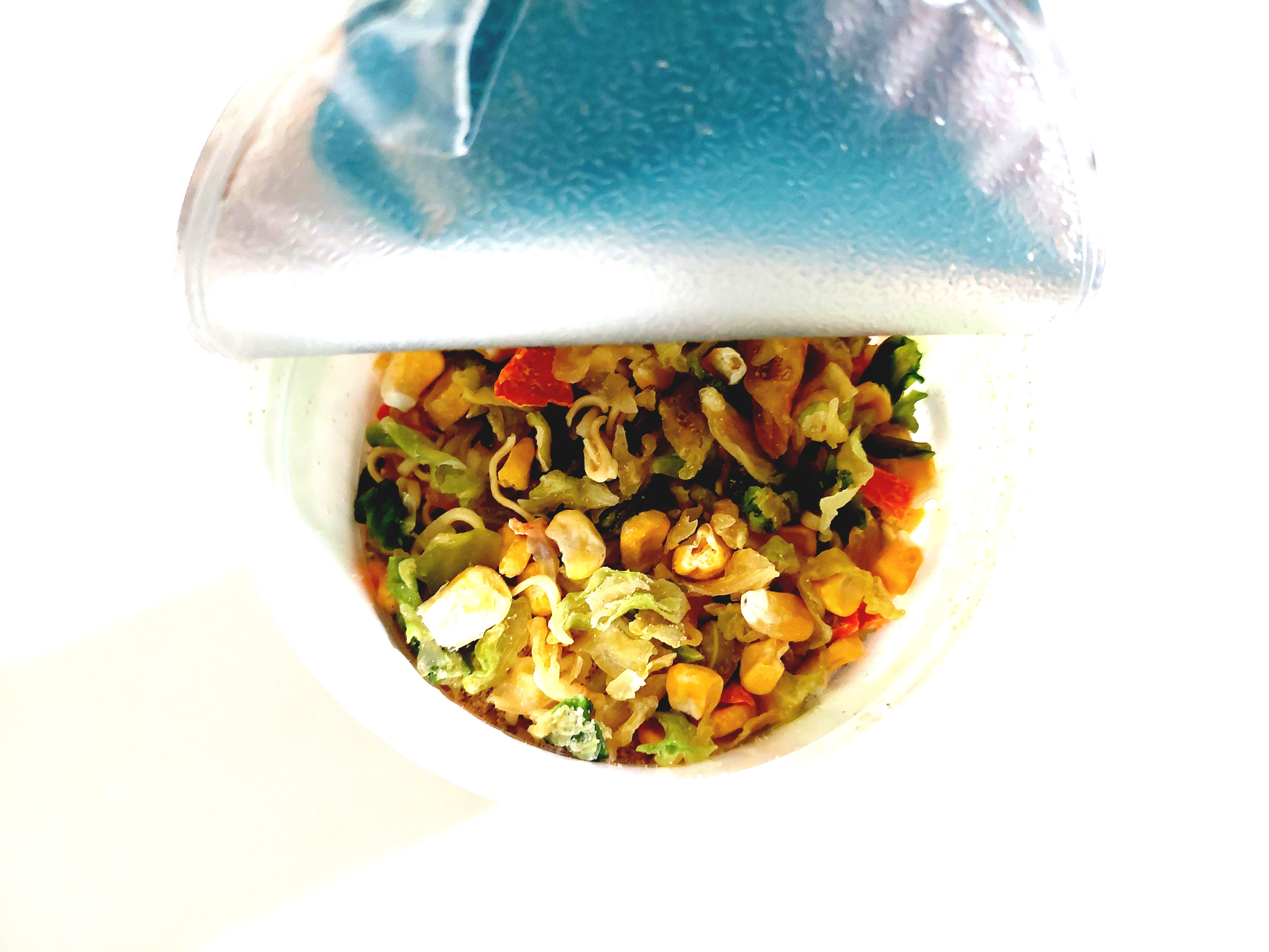 コープ「１食分の野菜ちゃんぽん風ヌードル」中身の画像