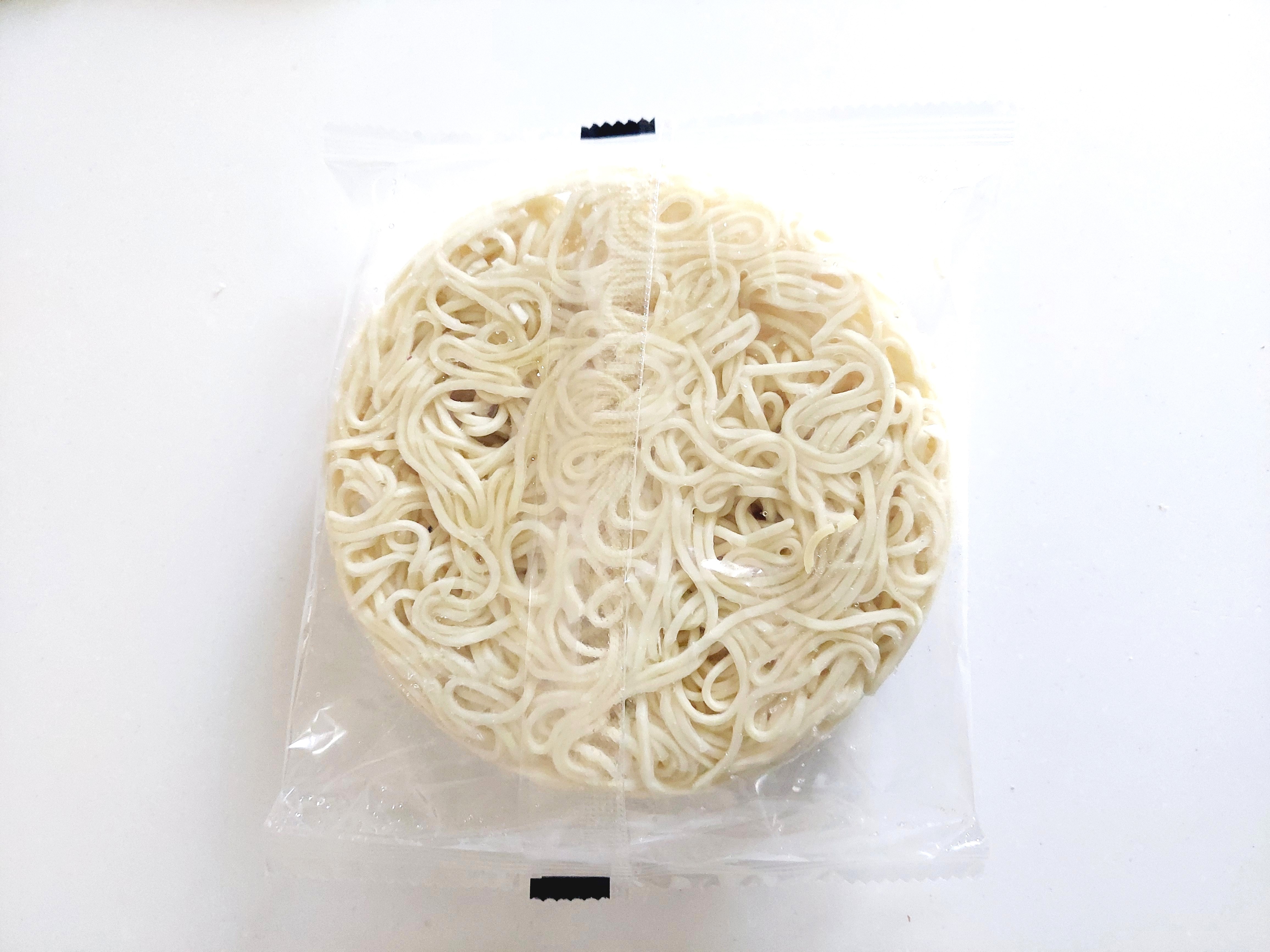 コープ「海老ワンタン麺」凍ったまま裏