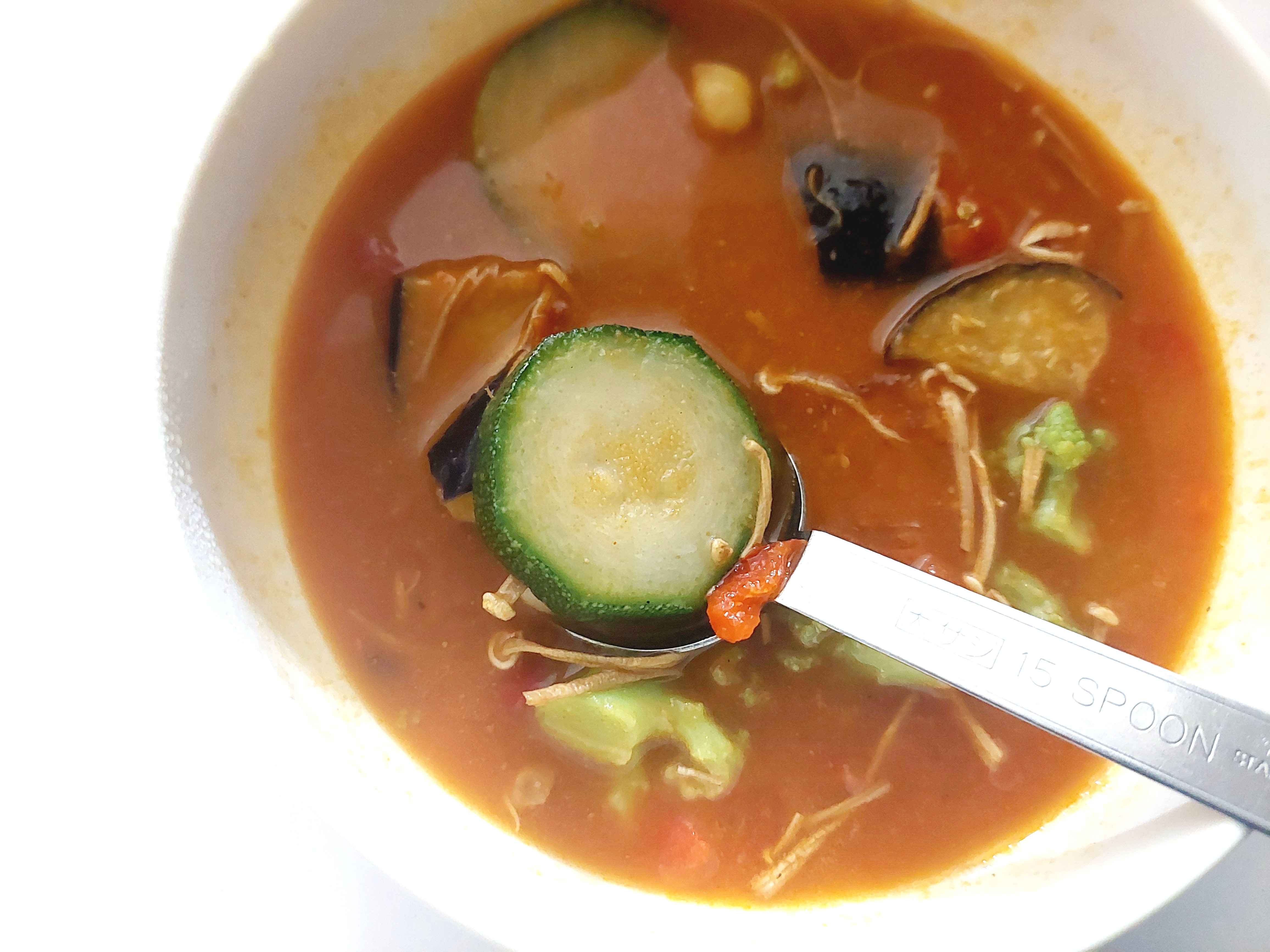 グリーンスプーン「濃厚トマトと野菜がおいしい特製ミネストローネ」ズッキーニアップ