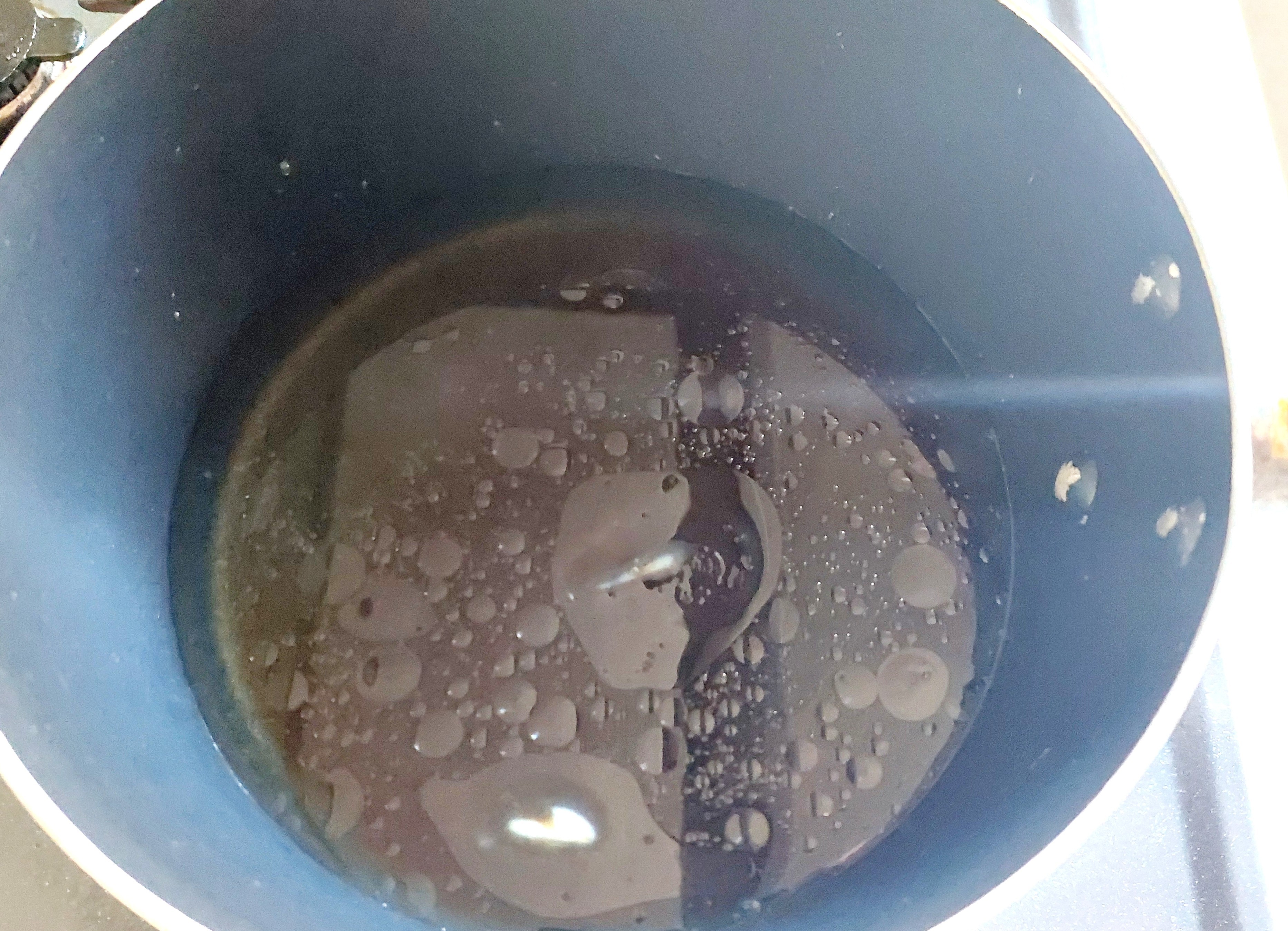 コープ「海老ワンタン麺」水を沸騰させる