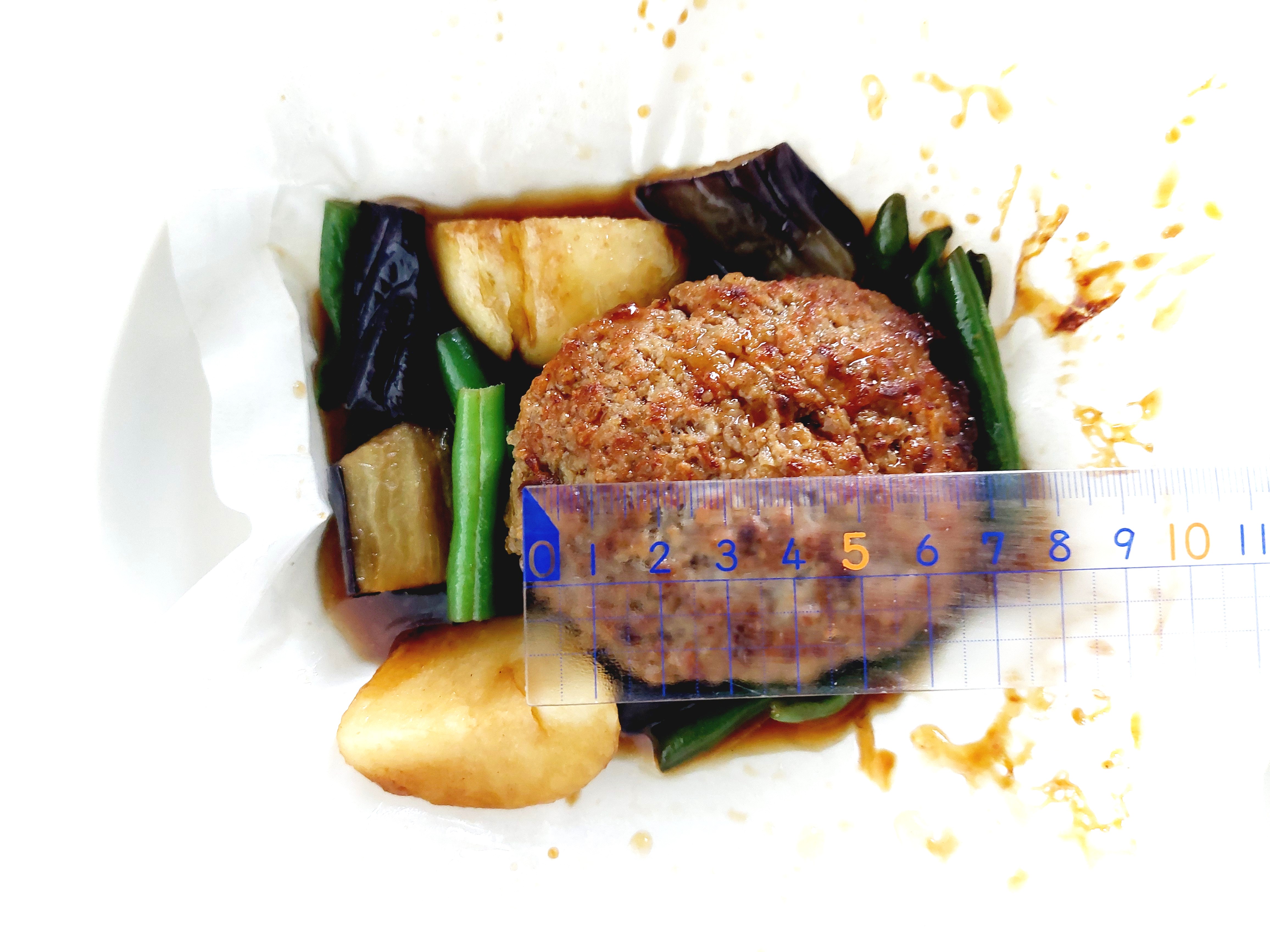 グリーンスプーン「北海道じゃがいもと揚げなすのコク旨照り焼きハンバーグ」ハンバーグの大きさ