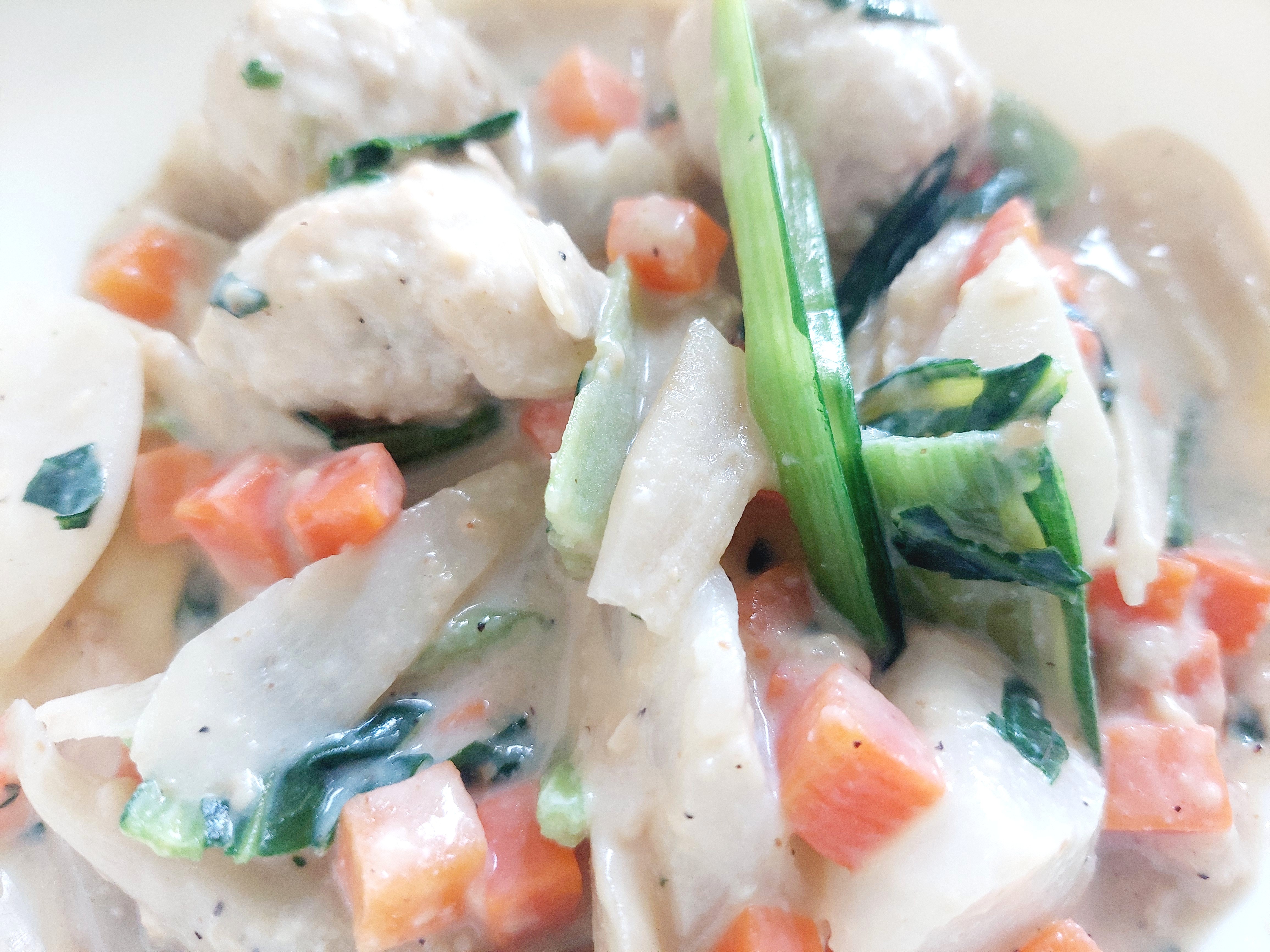 グリーンスプーン「たっぷり根菜と特製鶏つくねの味噌豆乳クリーム煮」完成アップ