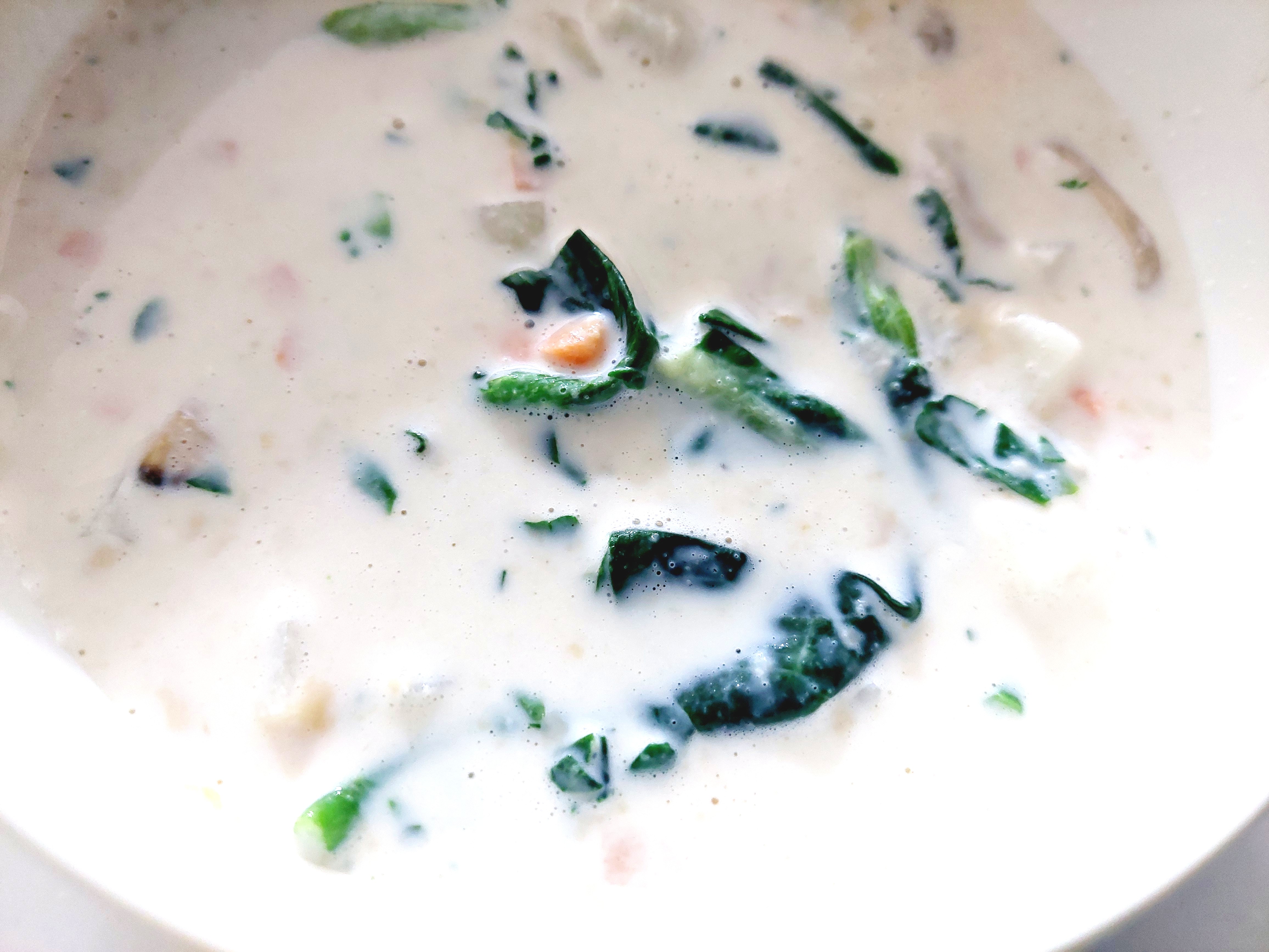 グリーンスプーン「あさりと菜の花の濃厚クラムチャウダー」完成アップ