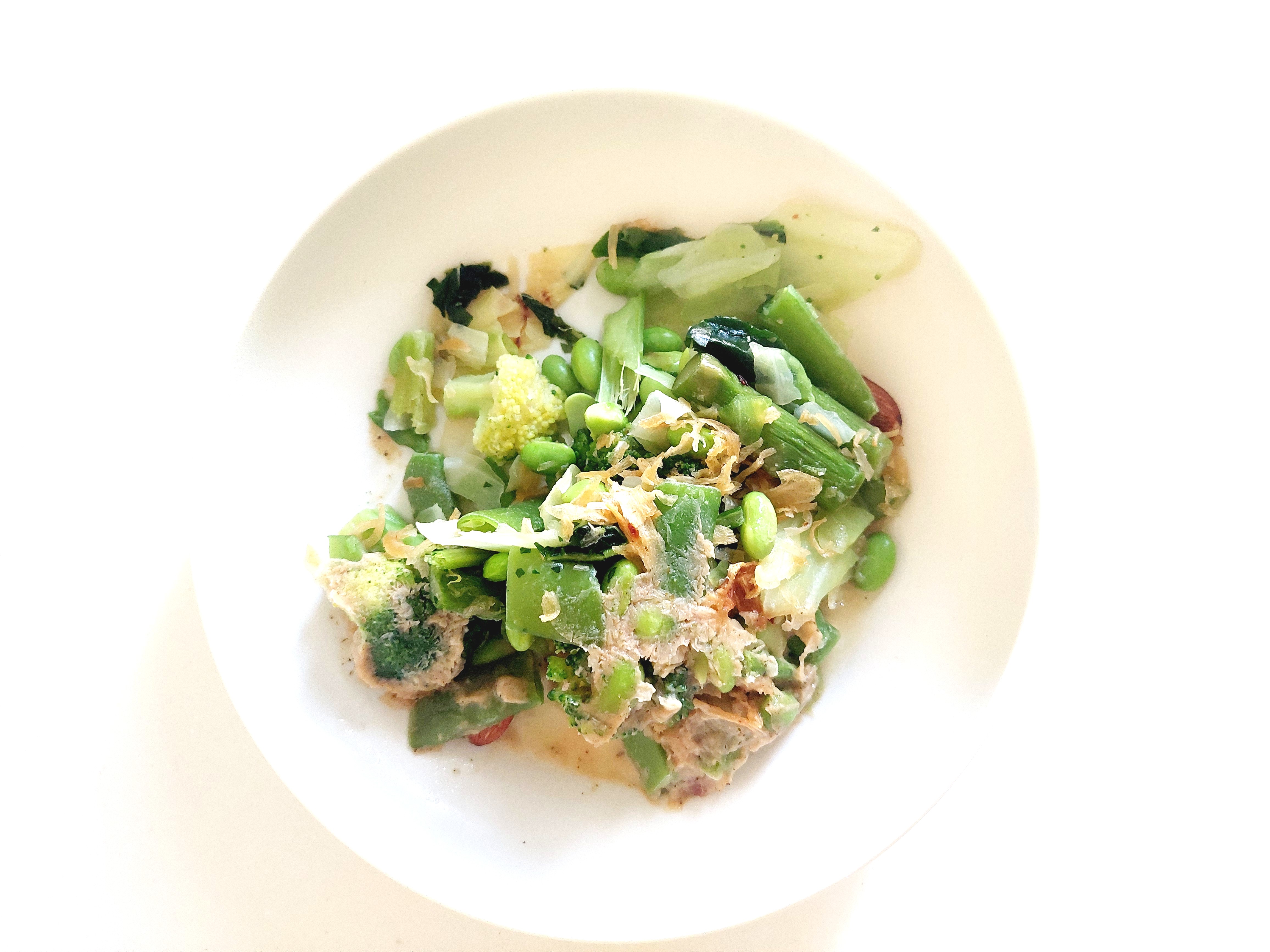 グリーンスプーン「ケールとナッツの塩麹グリーンサラダ」電子レンジから出したて