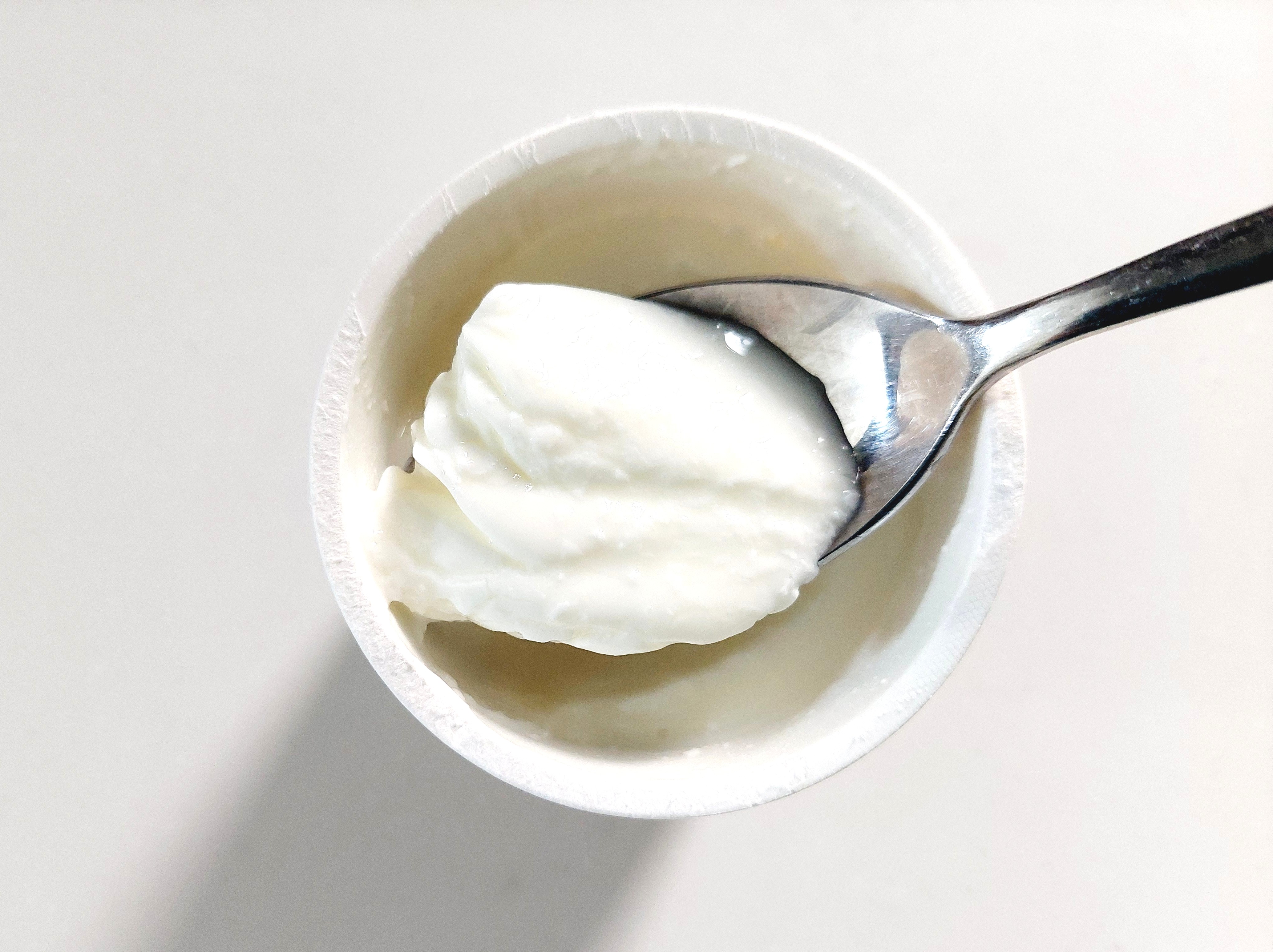 コープ「北海道生乳ヨーグルト」スプーンですくってみた