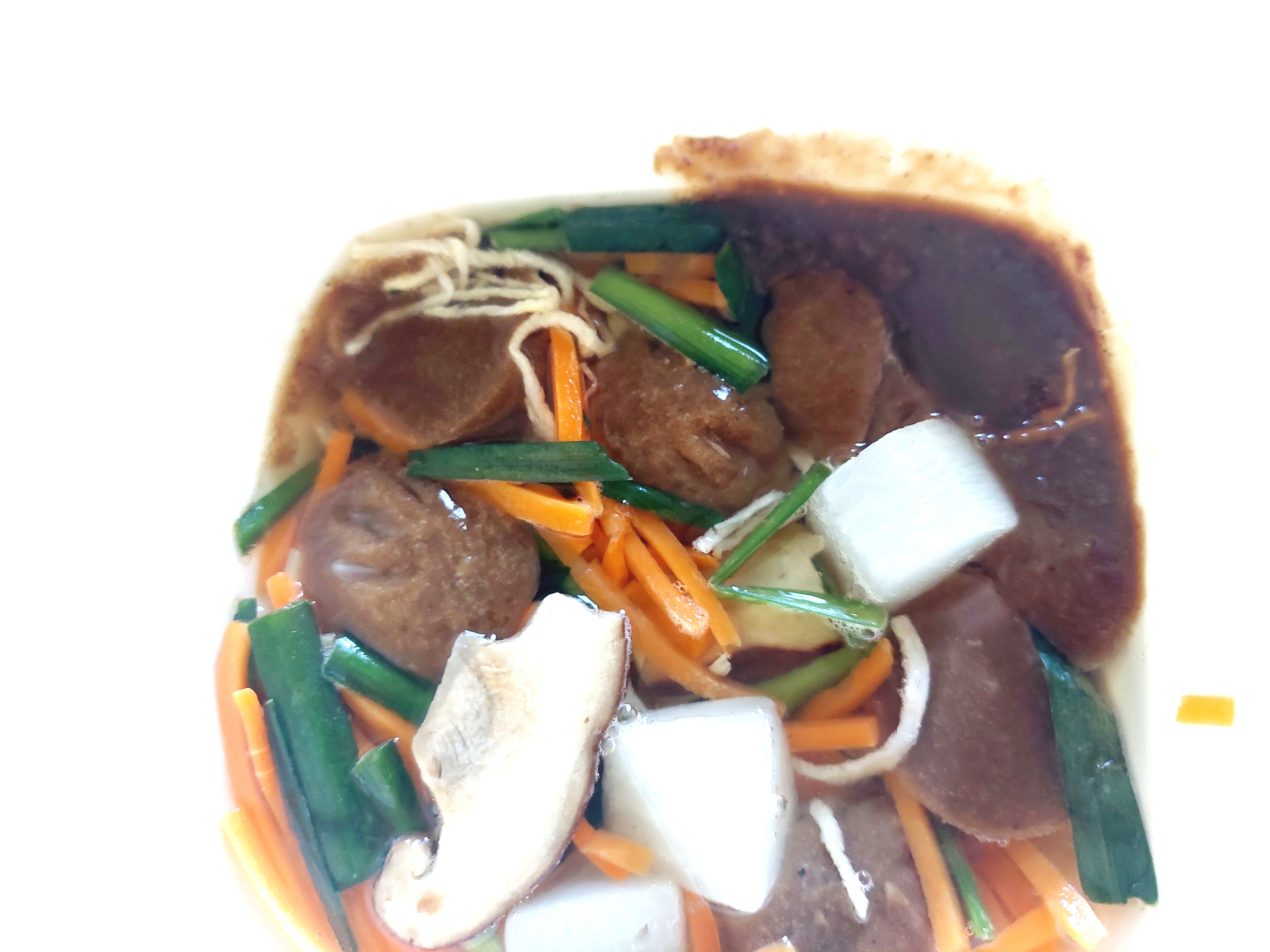 グリーンスプーン「切り干し大根と熟成香酢のピリ辛酸辣湯」加熱後スープボールが溶け切っていない