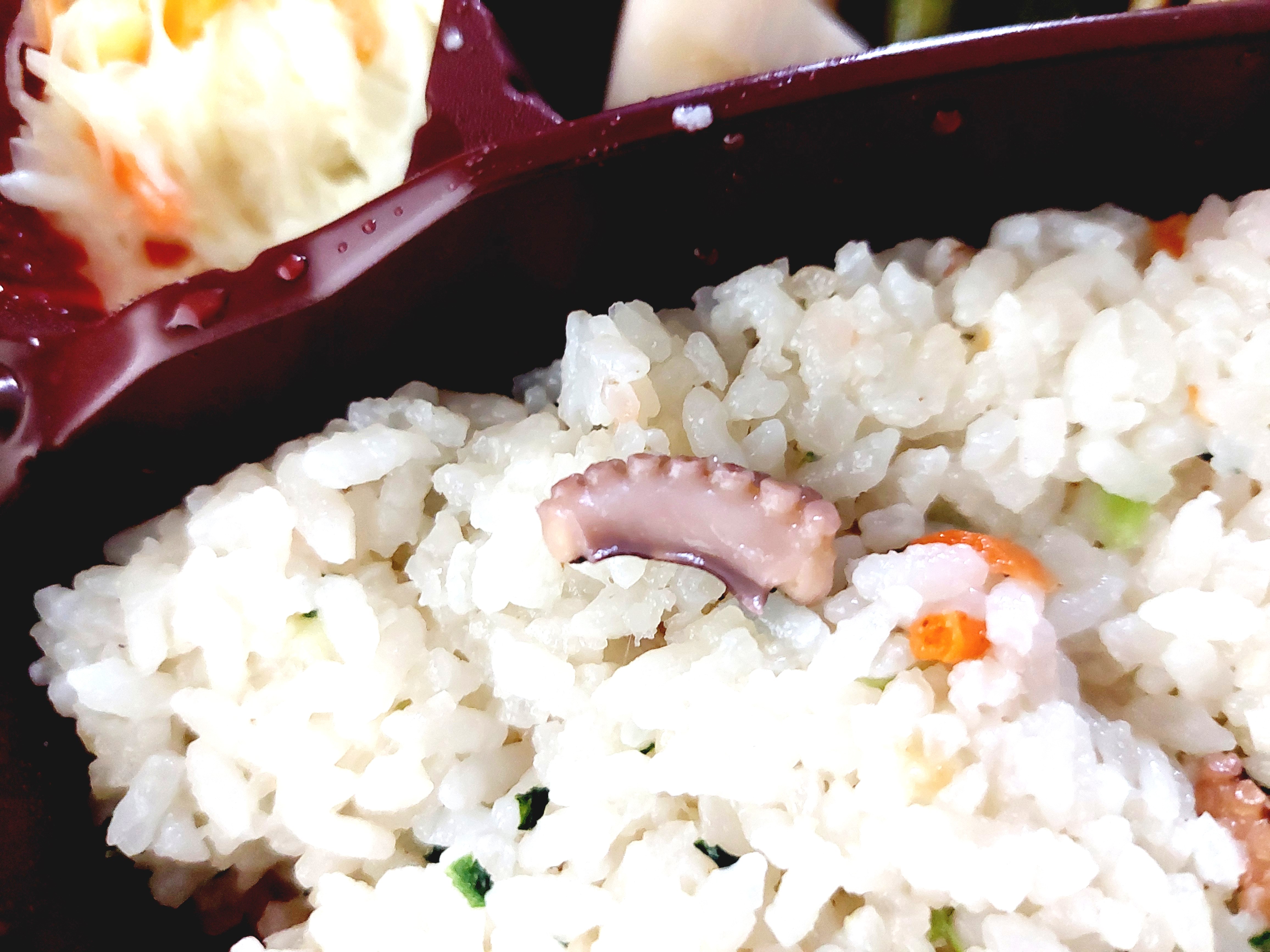 コープ冷凍弁当からだ思いやりご膳「たこめし&鶏肉の甘辛煮セット」たこめしのたこ