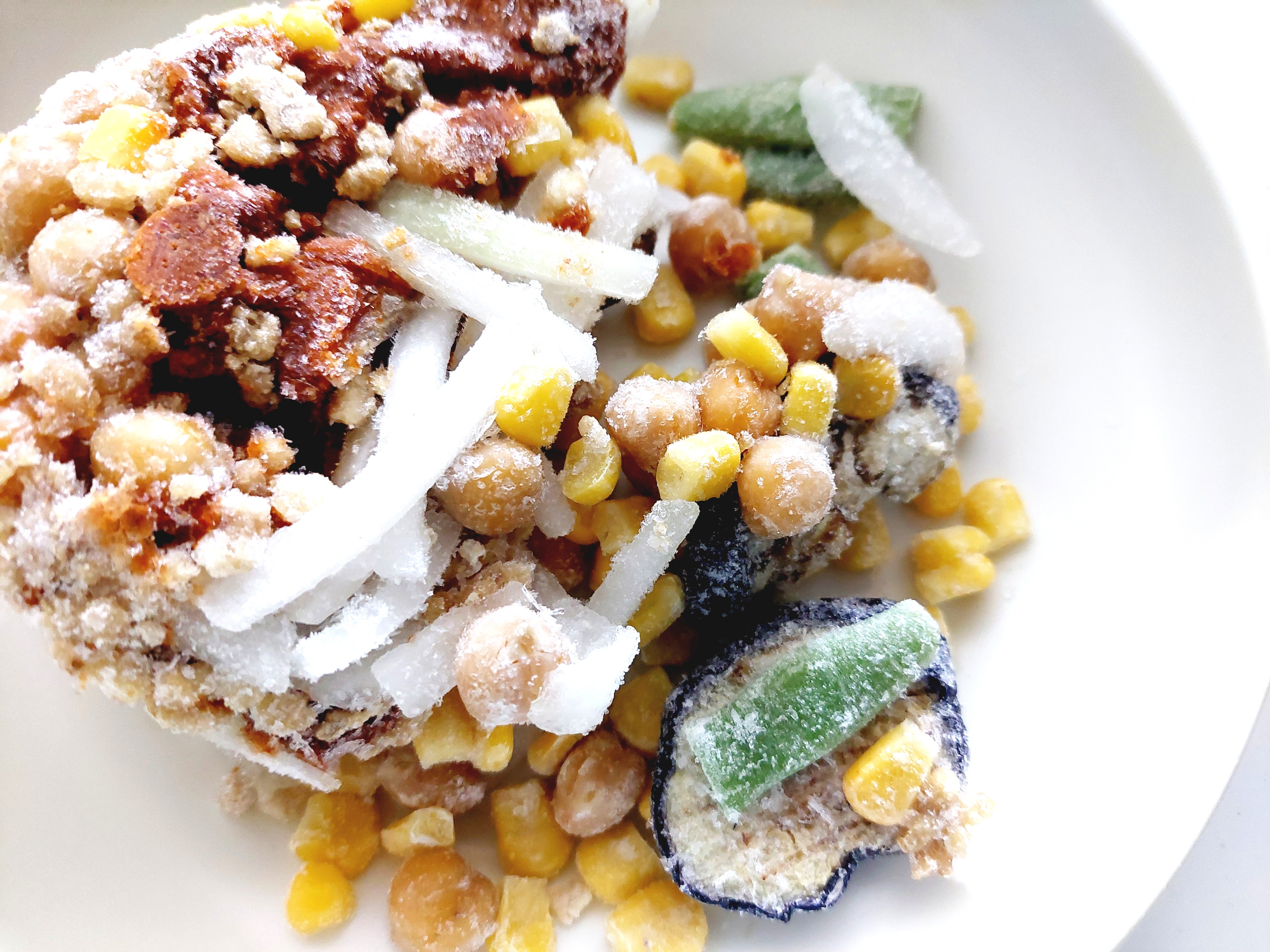 グリーンスプーン「とうもろこしとグリルなすのスパイシーメキシカンタコス」凍ったまま中身2