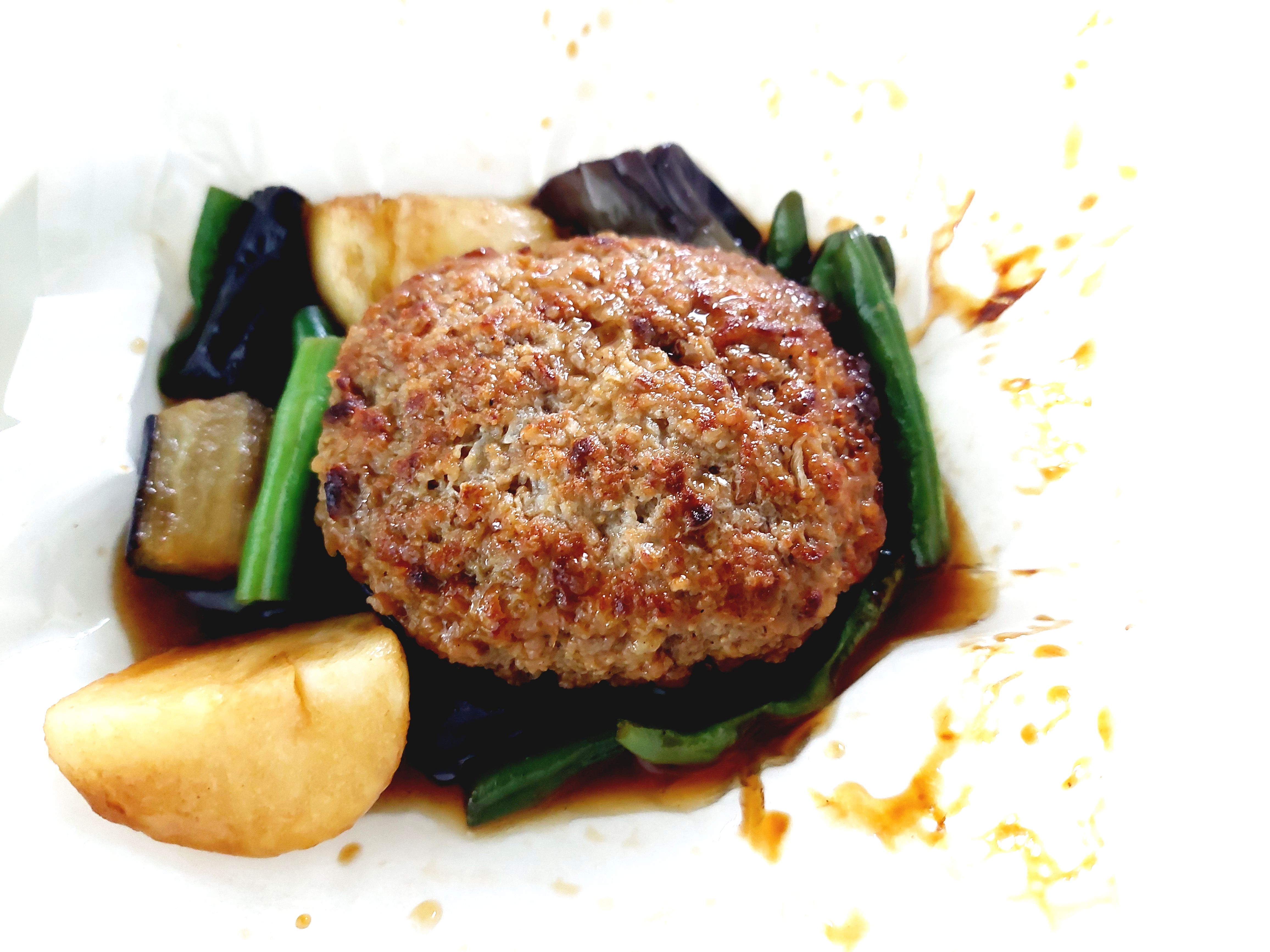 グリーンスプーン「北海道じゃがいもと揚げなすのコク旨照り焼きハンバーグ」ハンバーグアップ