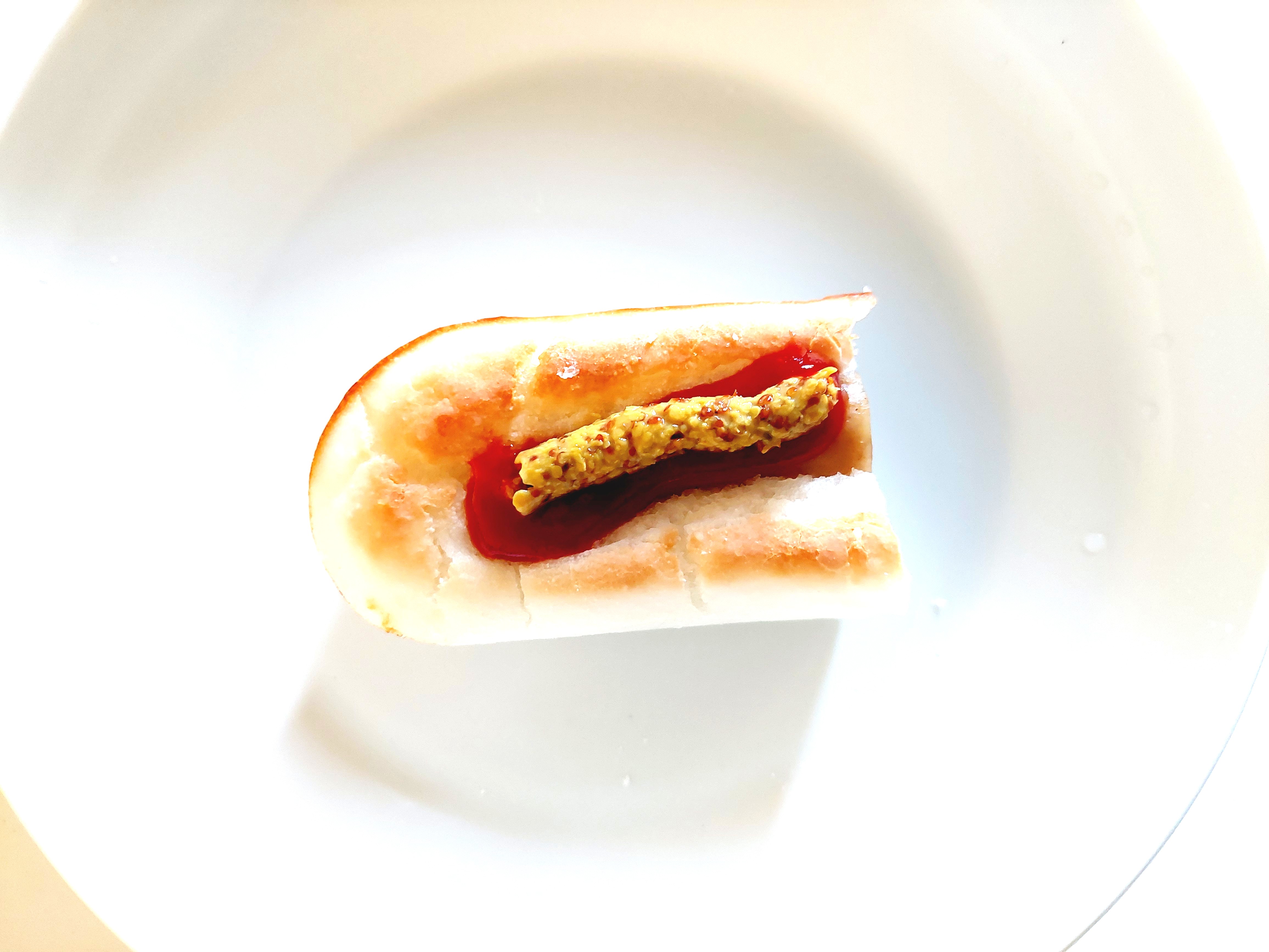 コープ「国産米粉のホットドッグ」ケチャップとマスタード