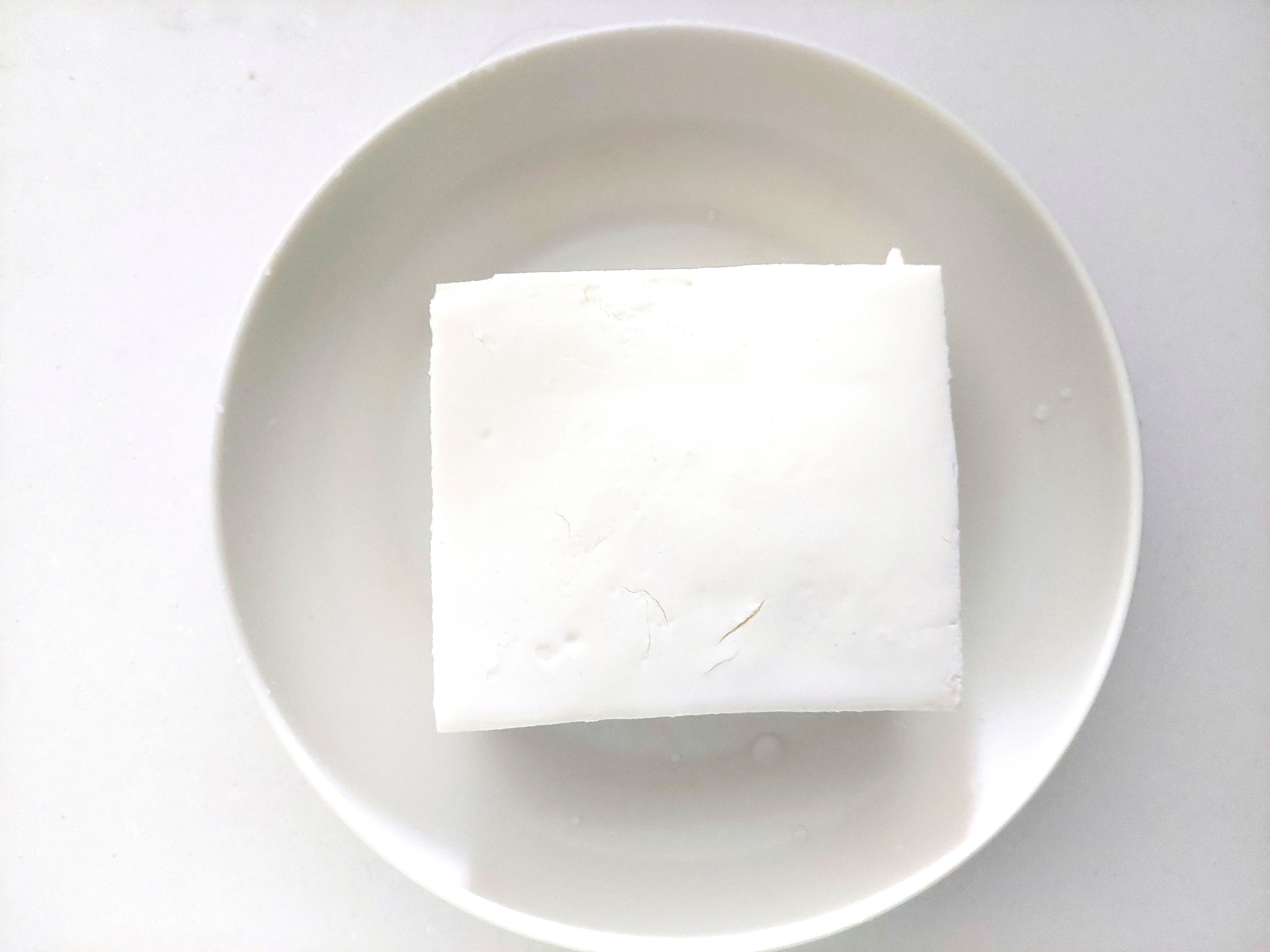 コープ「北海道産大豆ゆきほまれ　絹豆腐」中身の画像