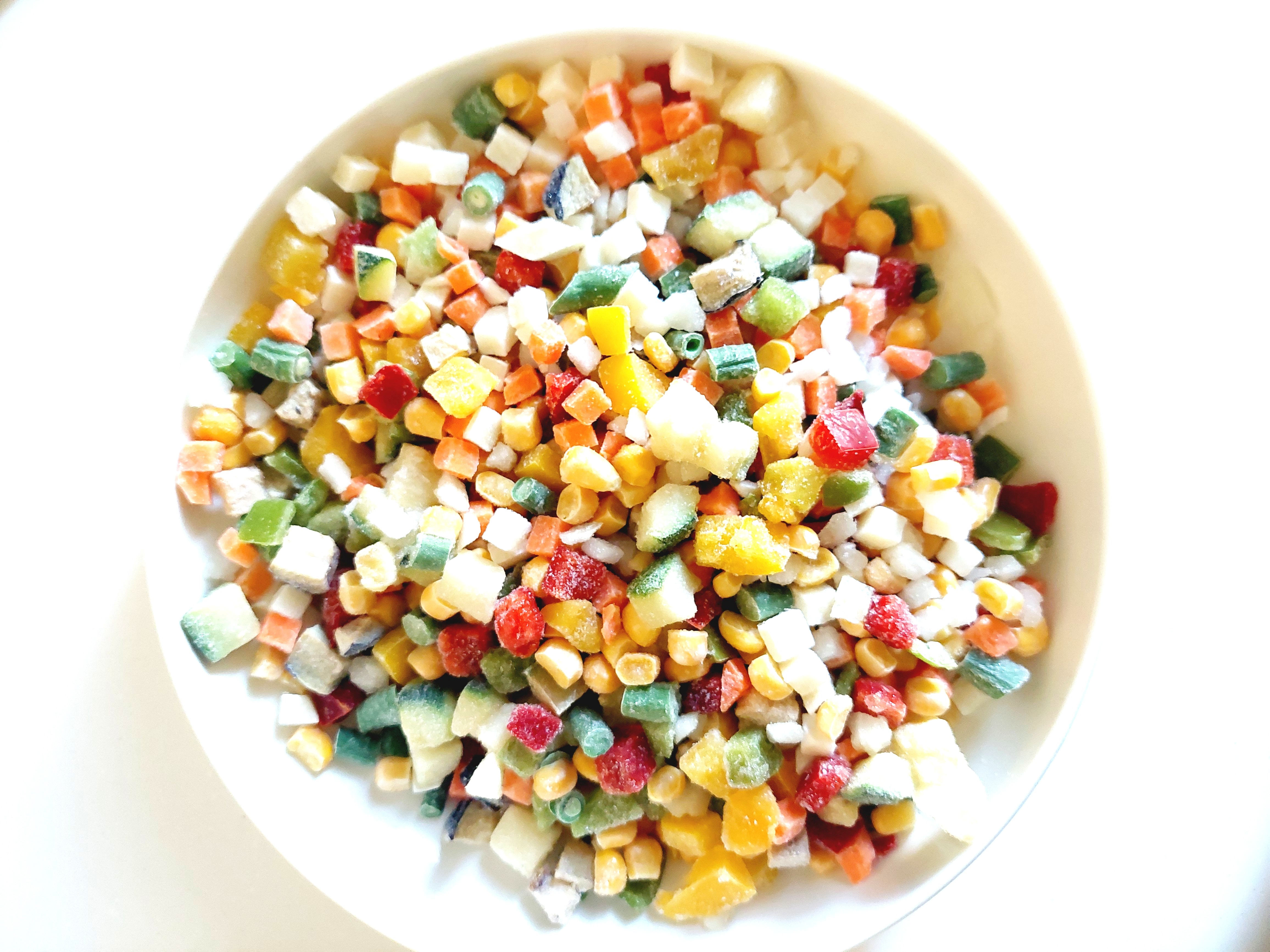 コープ「彩り１０種のミックスベジタブル」凍ったままの中身