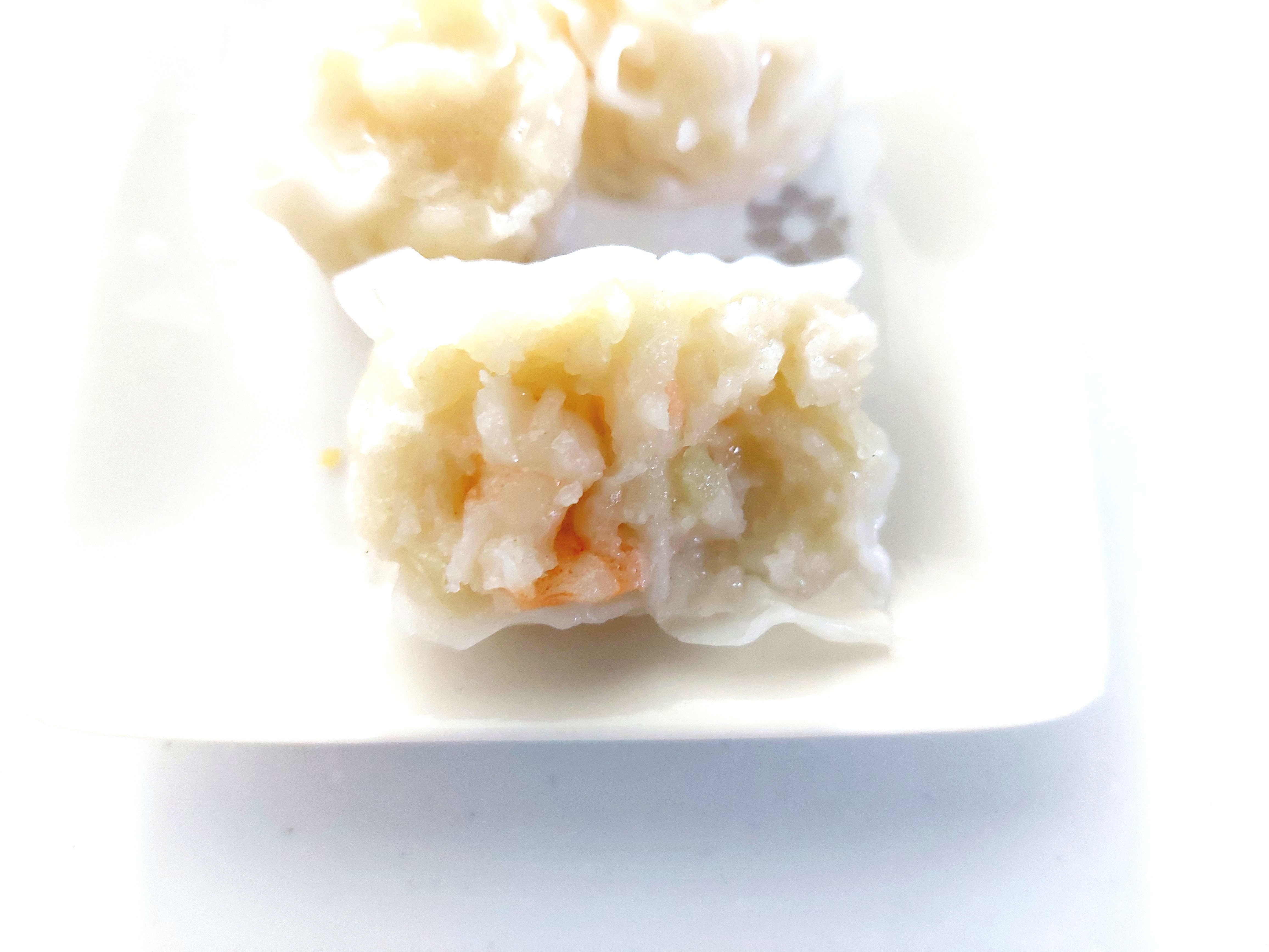 コープ「プリッとしたえびシューマイ」半分に割ってみた