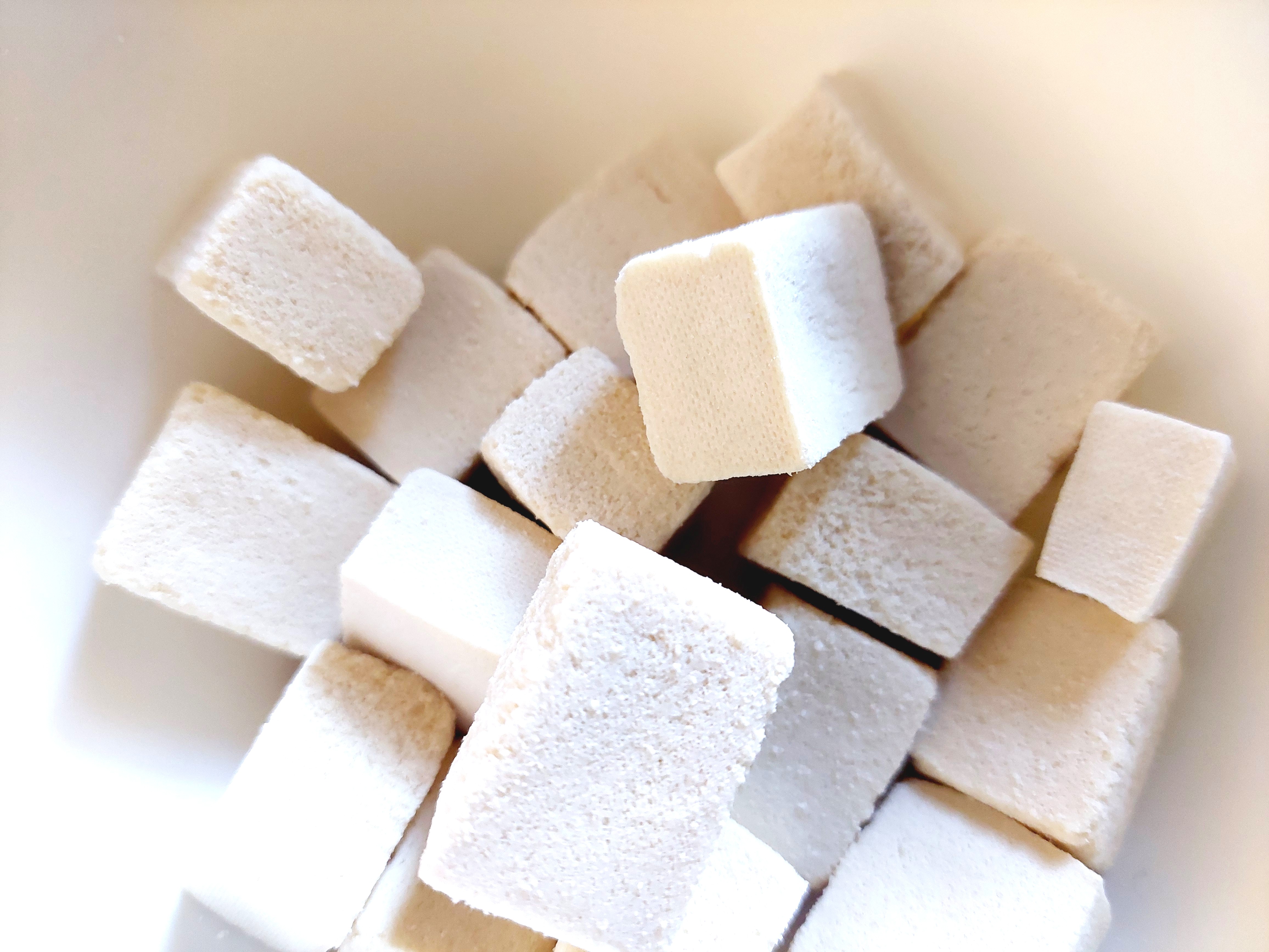 コープ「国産大豆使用ひとくちこうや豆腐(粉末だし3袋付)」高野豆腐アップ