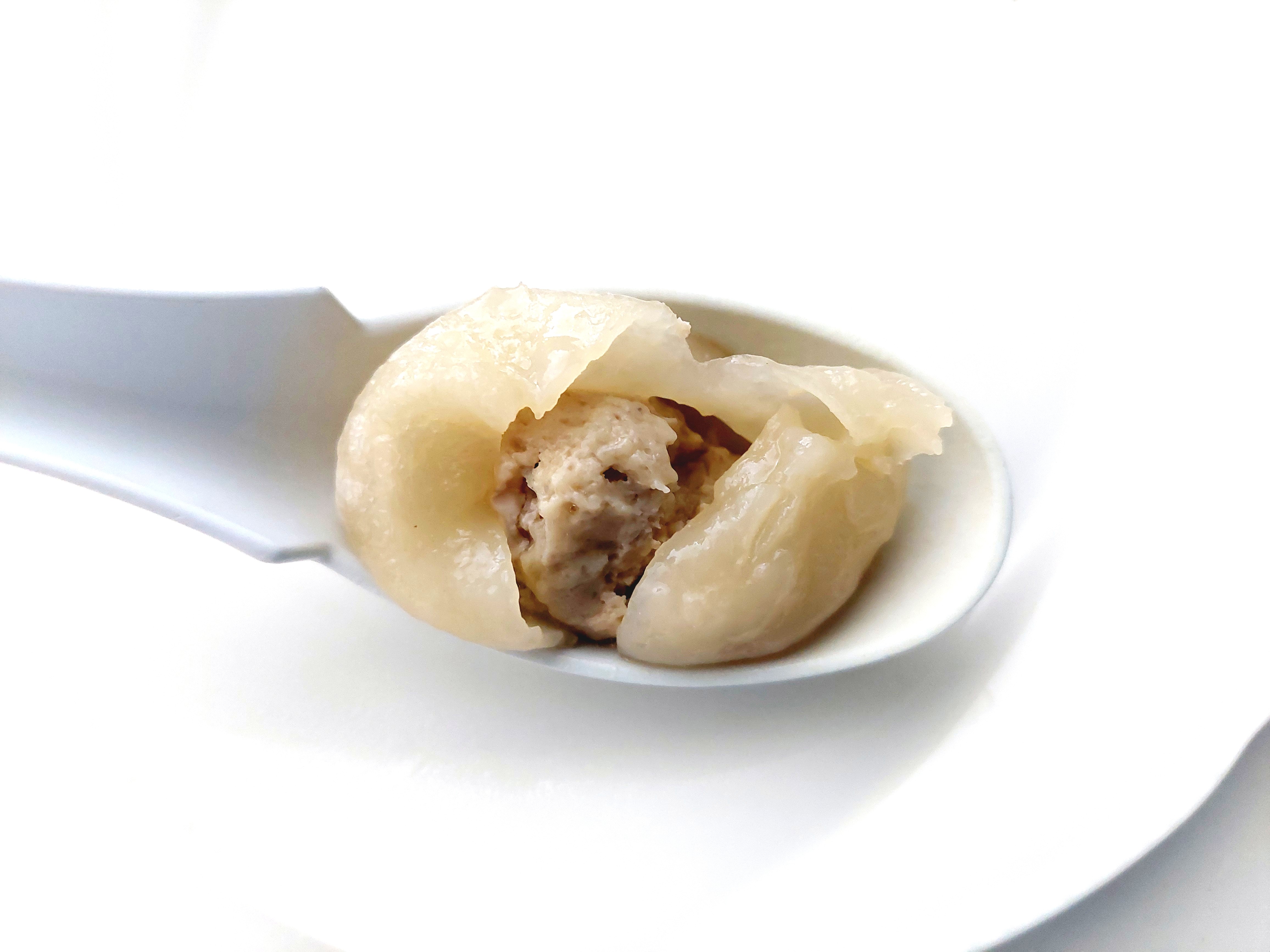 コープ「レンジで！生姜香る小籠包」半分に割ってみた