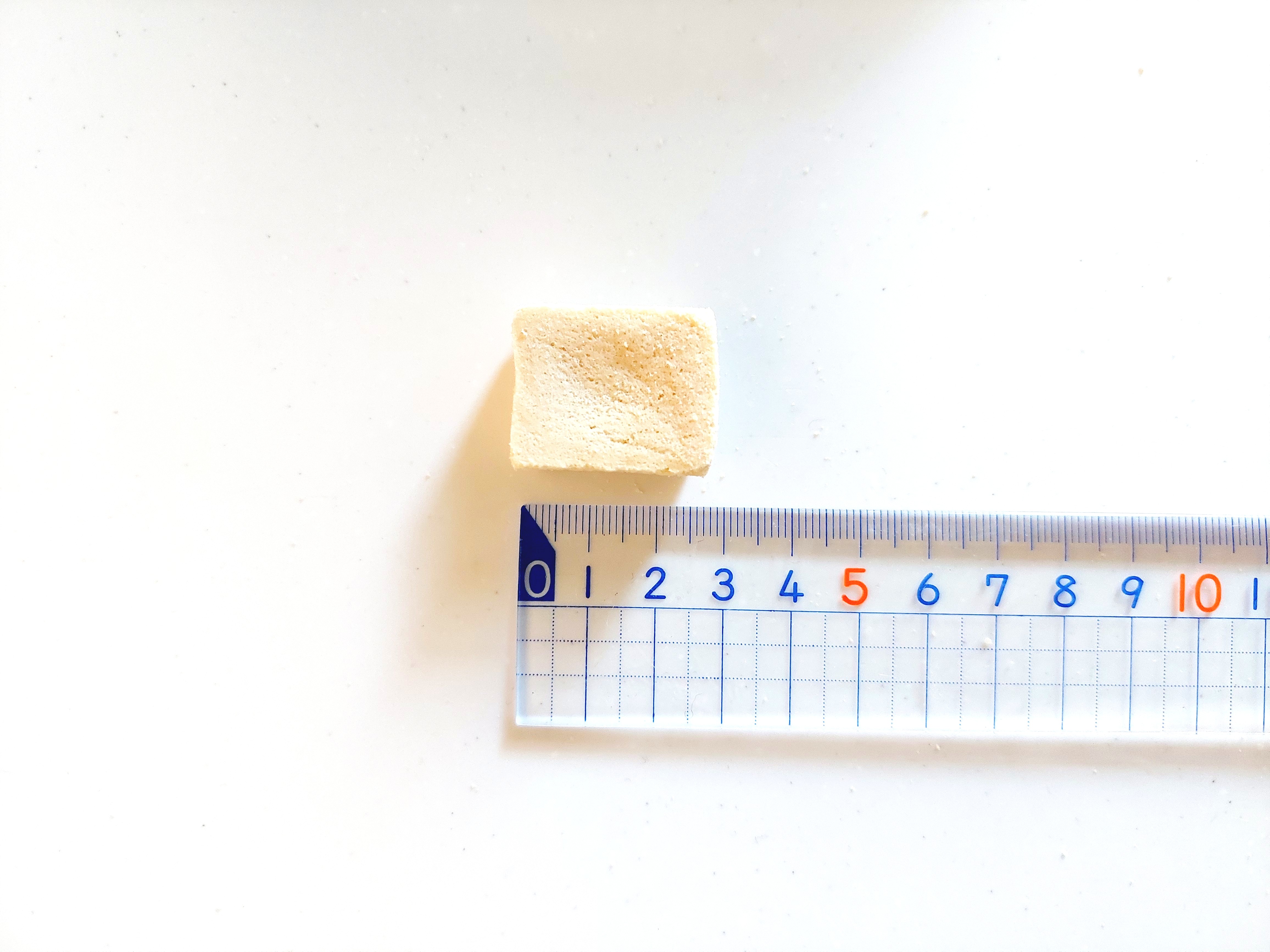 コープ「国産大豆使用ひとくちこうや豆腐(粉末だし3袋付)」長さ1